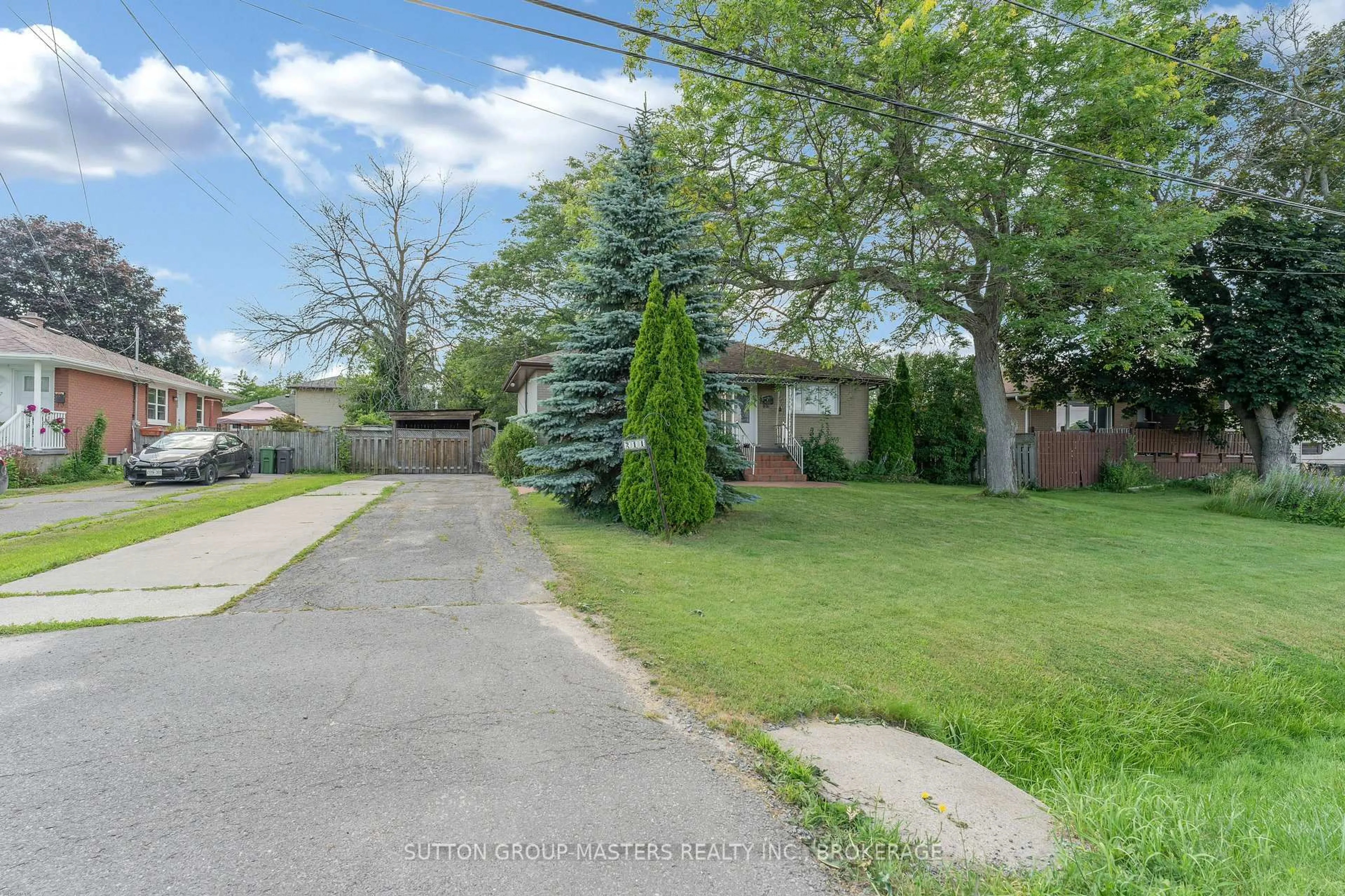 A pic from outside/outdoor area/front of a property/back of a property/a pic from drone, street for 211 Days Rd, Kingston Ontario K7M 3R3