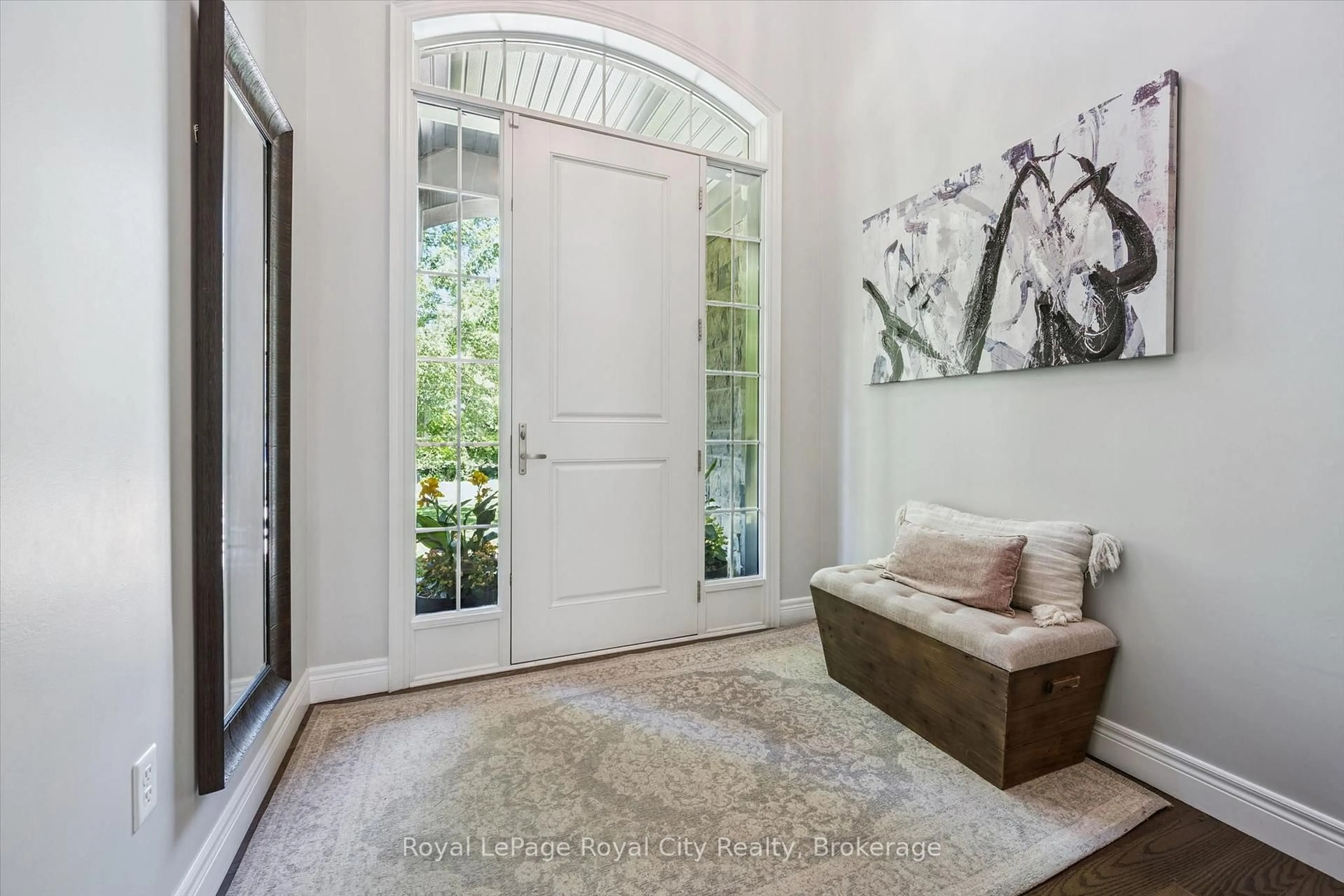 Indoor entryway for 133 Cooks Mill Rd, Puslinch Ontario N1L 0N9