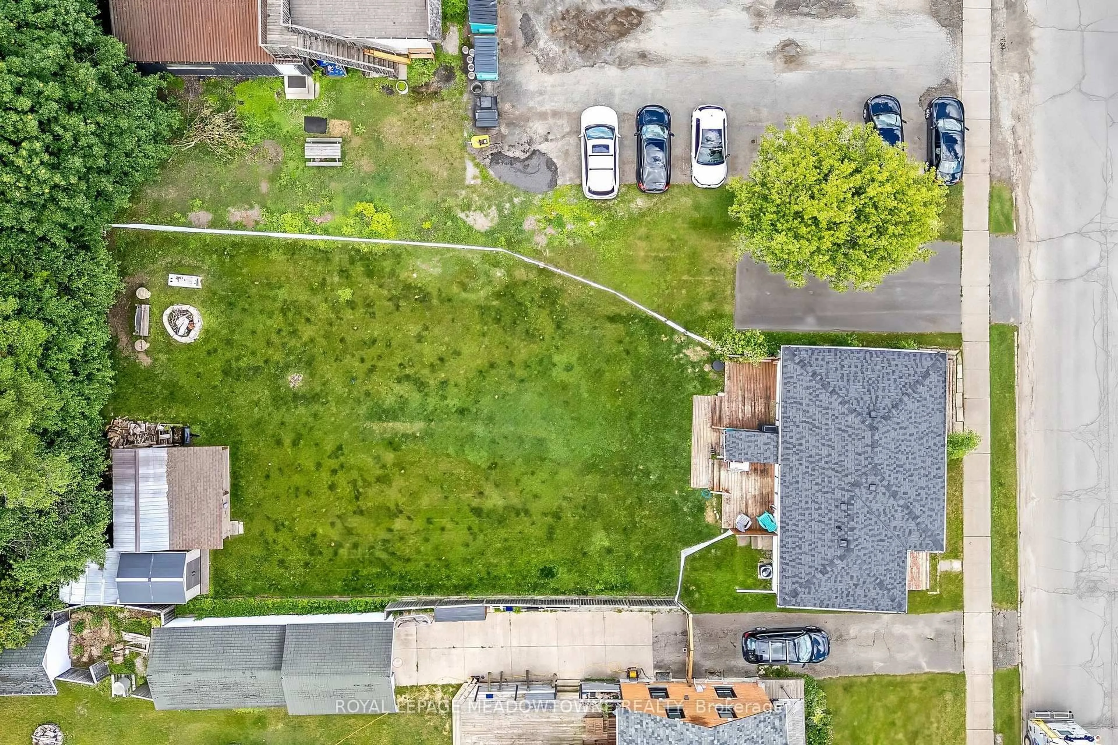 A pic from outside/outdoor area/front of a property/back of a property/a pic from drone, street for 3 Church Blvd, Erin Ontario N0B 1T0