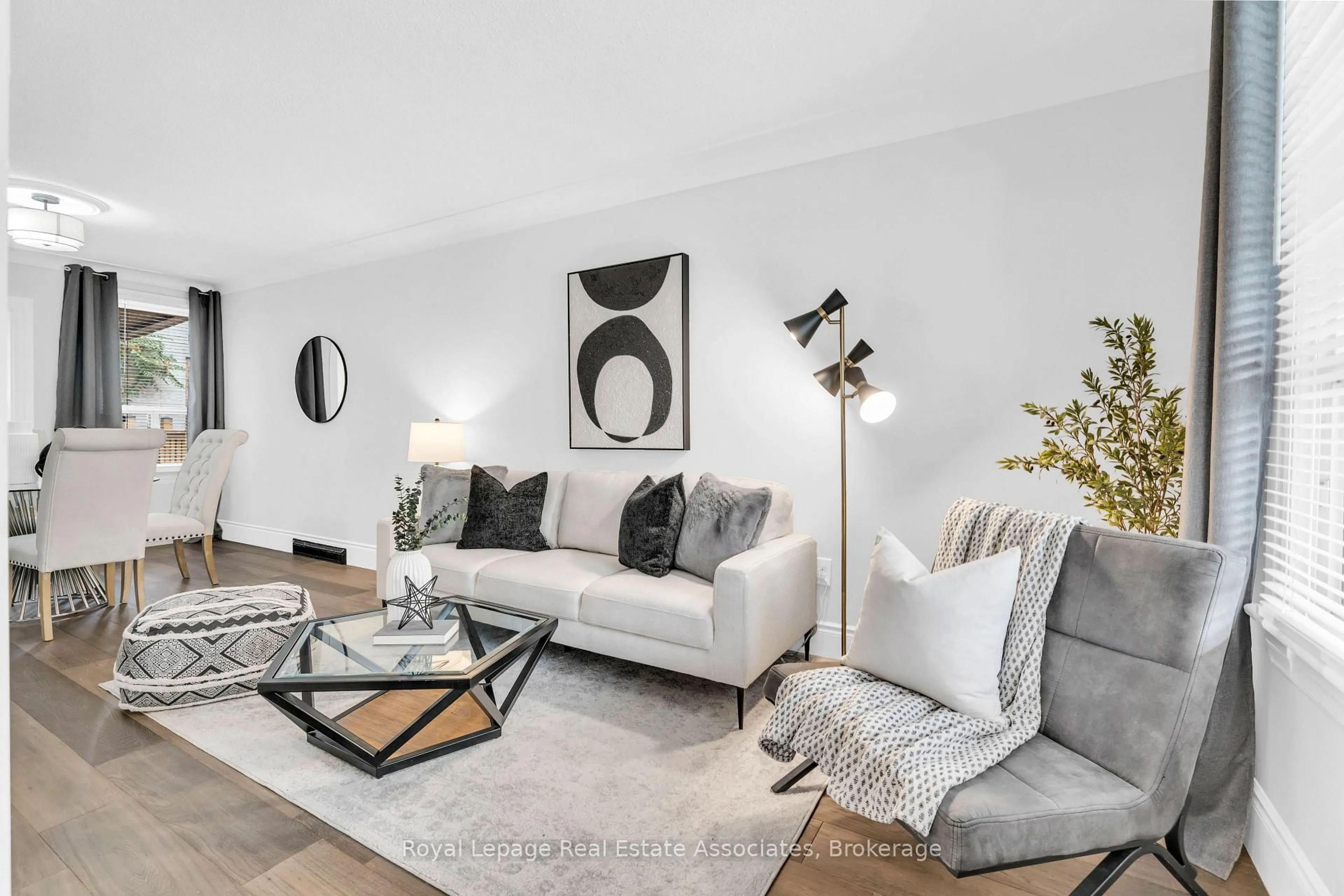 Living room with furniture, unknown for 10 Gordon St, Hamilton Ontario L8L 3H2