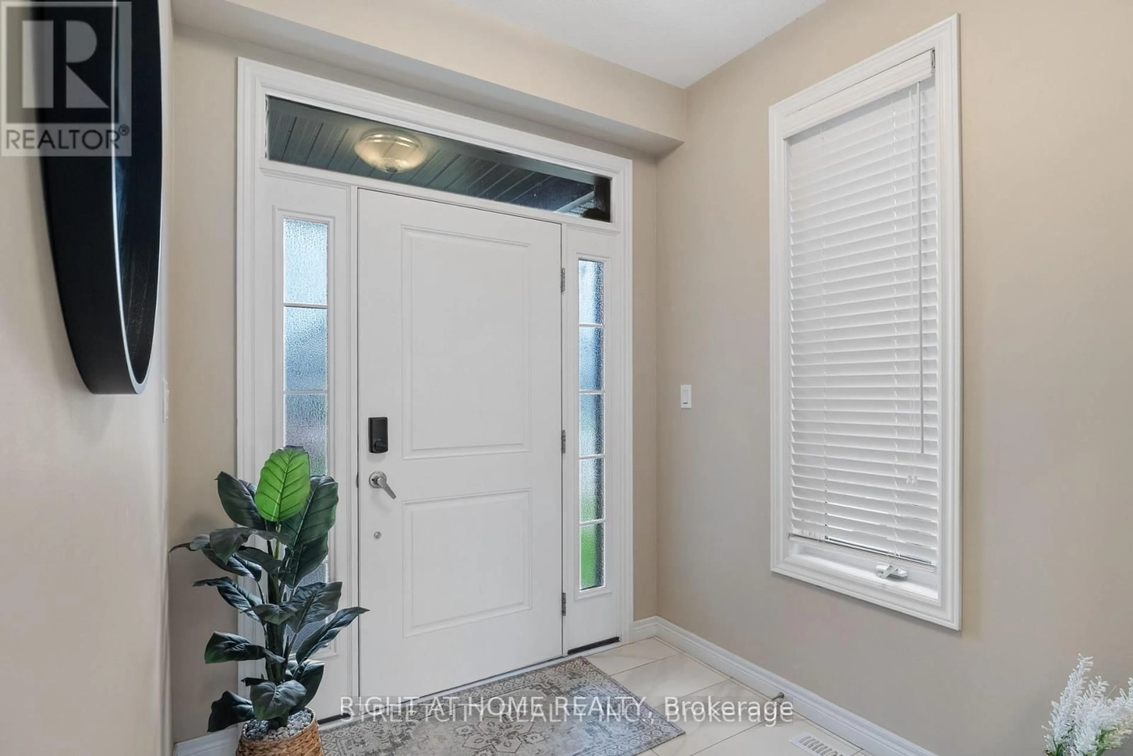 Indoor entryway for 402 TANSBURY St, London North Ontario N6G 0R6