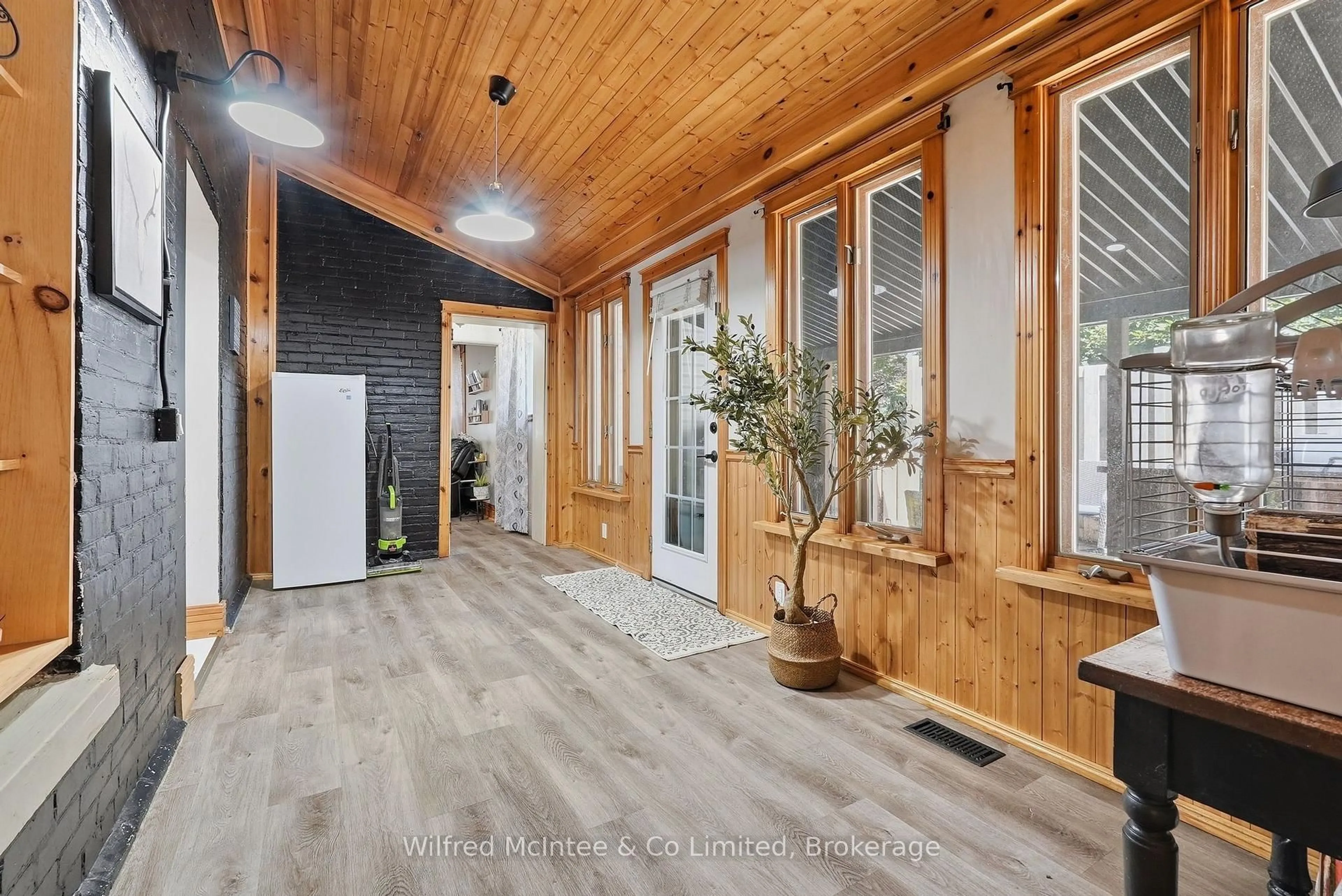 Indoor entryway for 27 5th St, Arran-Elderslie Ontario N0G 1L0