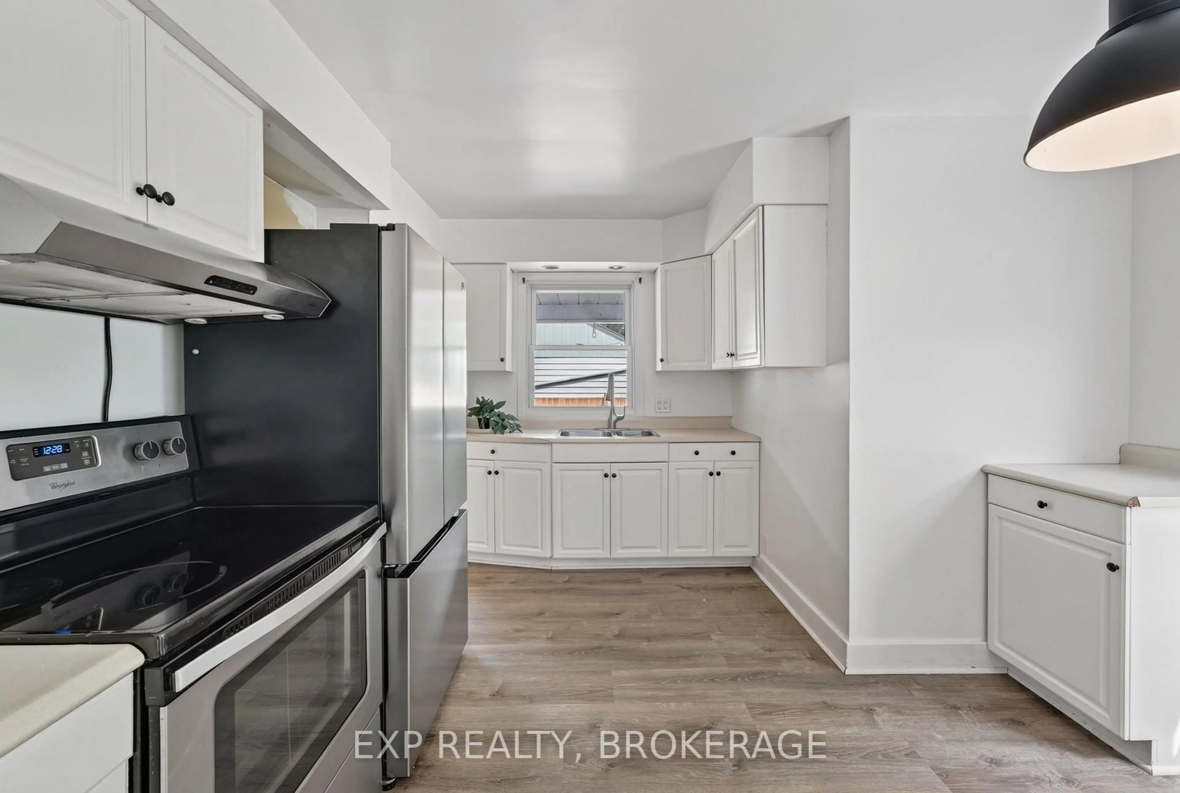 Unknown for 650 Hillside Dr, Gananoque Ontario K7G 2E4