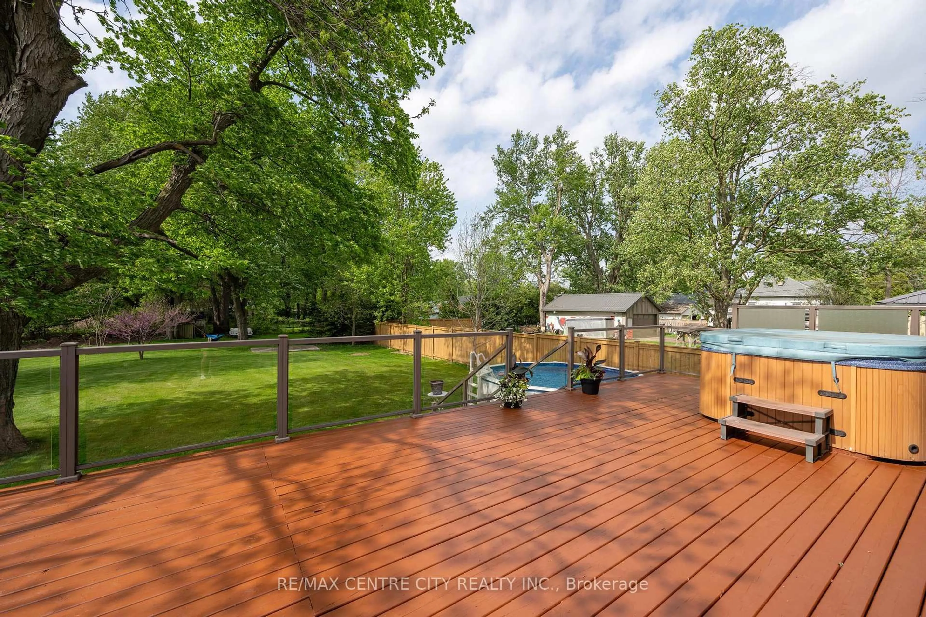 Patio, water/lake/river/ocean view for 2580 Dundas St, London East Ontario N5V 3C7
