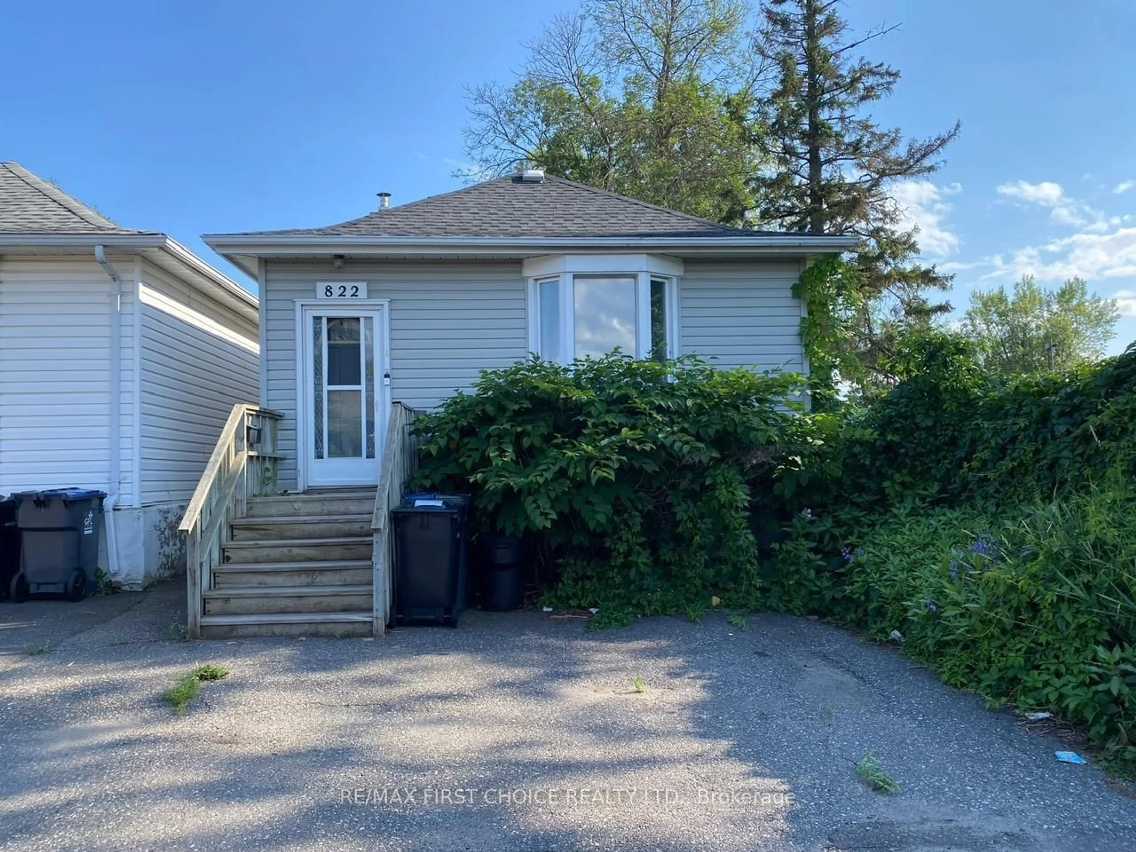 Unknown for 822 Pruden St, Thunder Bay Ontario P7C 2K3