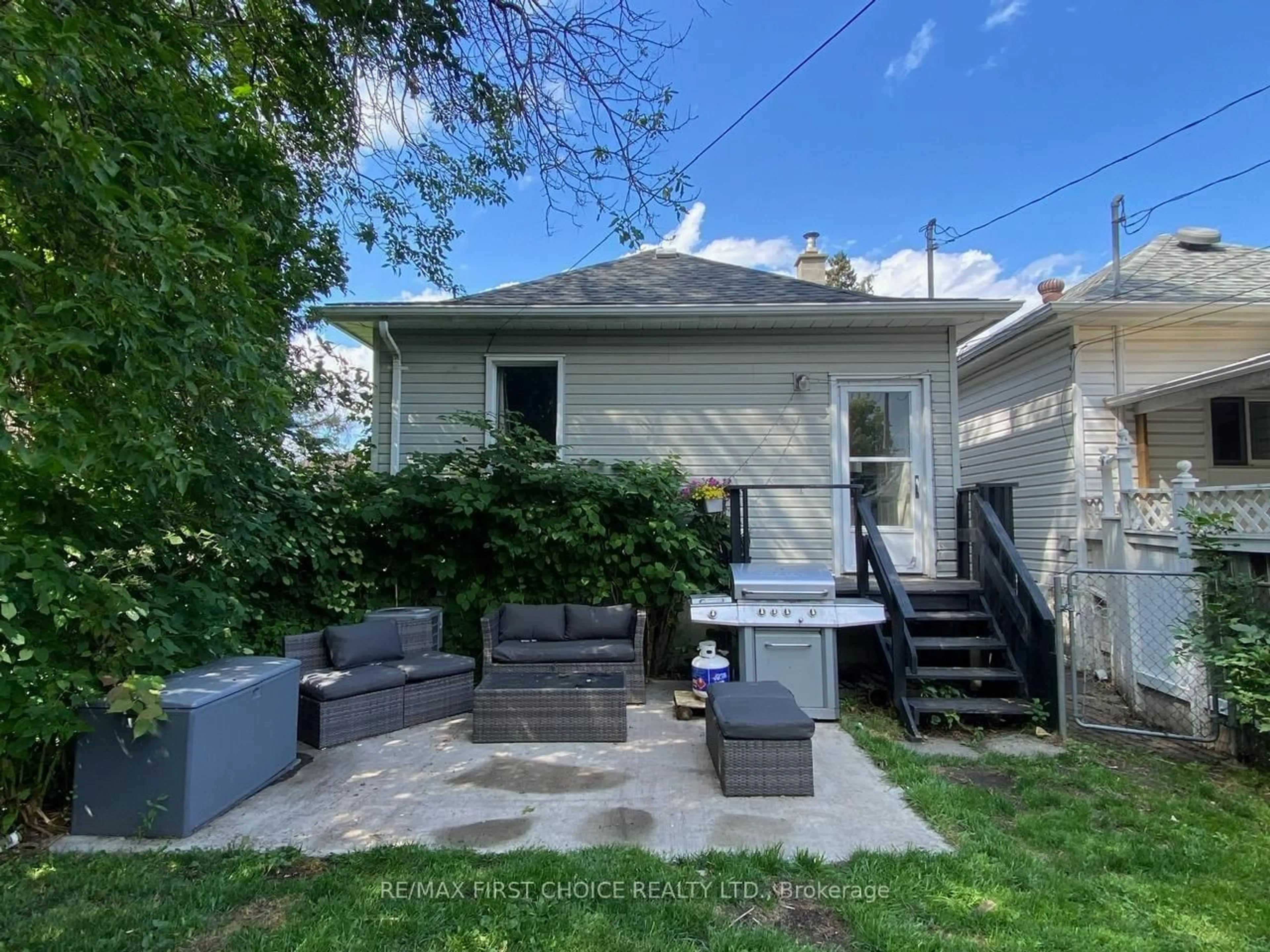 Patio, street for 822 Pruden St, Thunder Bay Ontario P7C 2K3