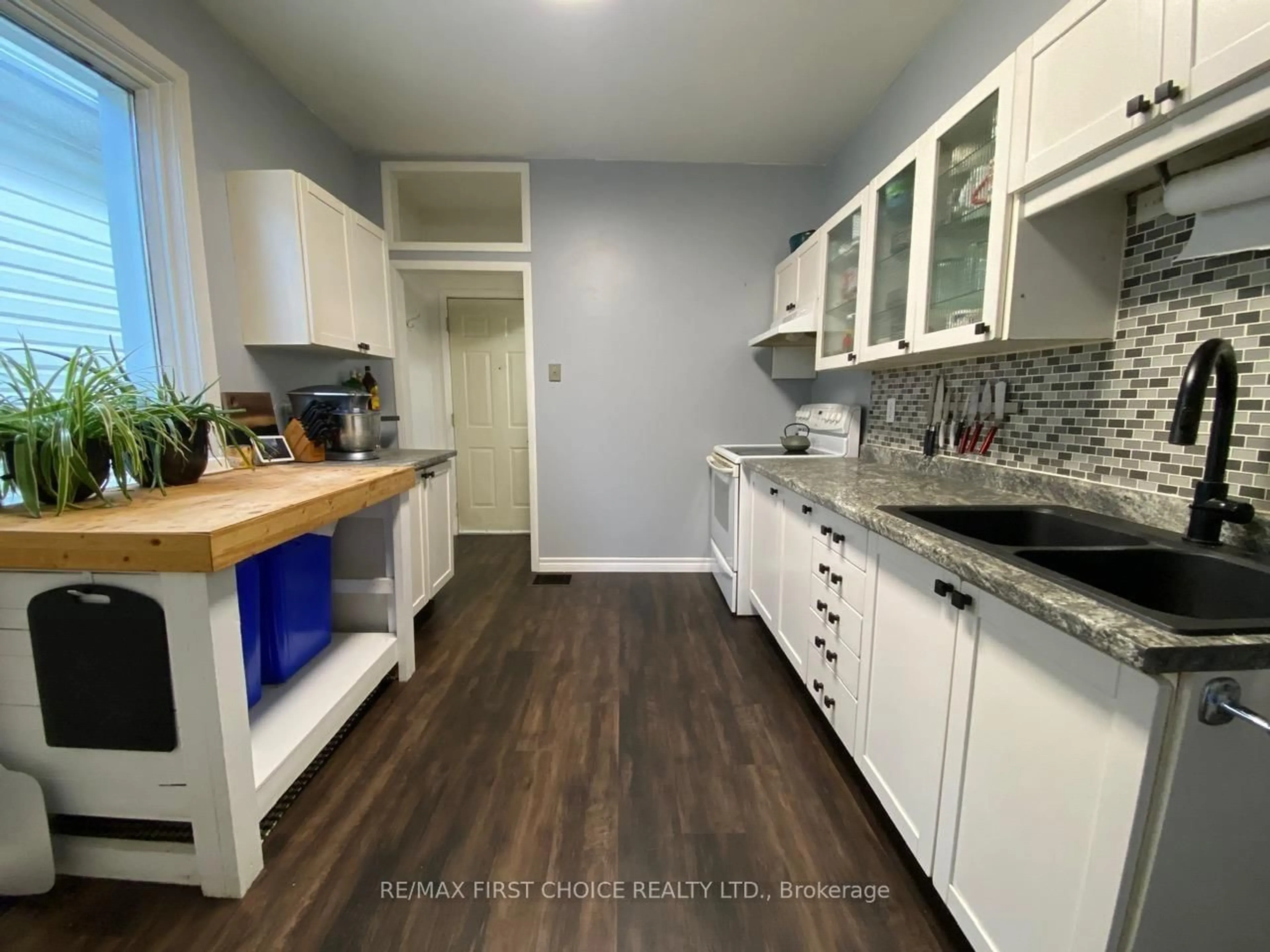 Unknown for 822 Pruden St, Thunder Bay Ontario P7C 2K3