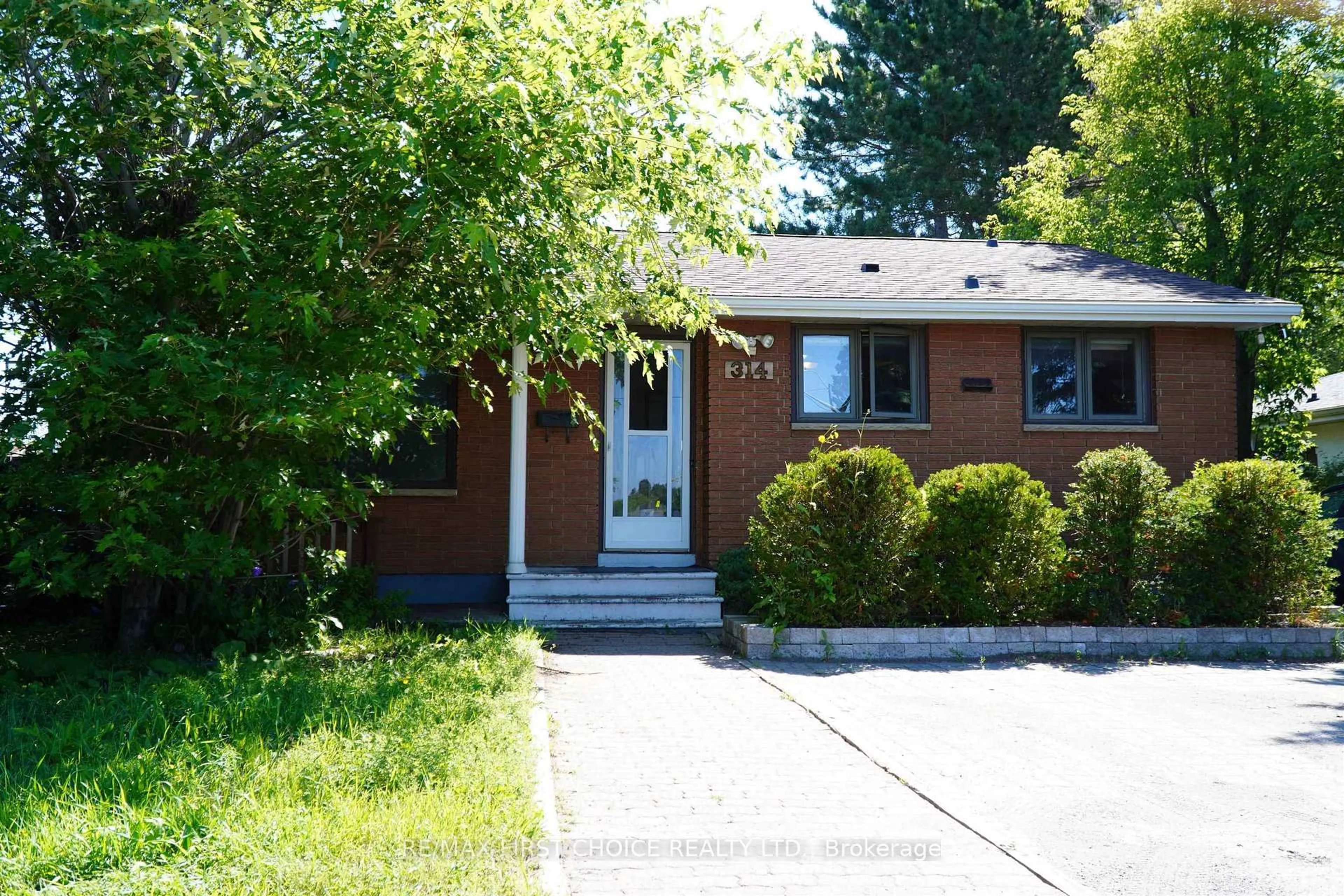 Home with brick exterior material, street for 314 Edward Street, Thunder Bay Ontario P7C 4P2