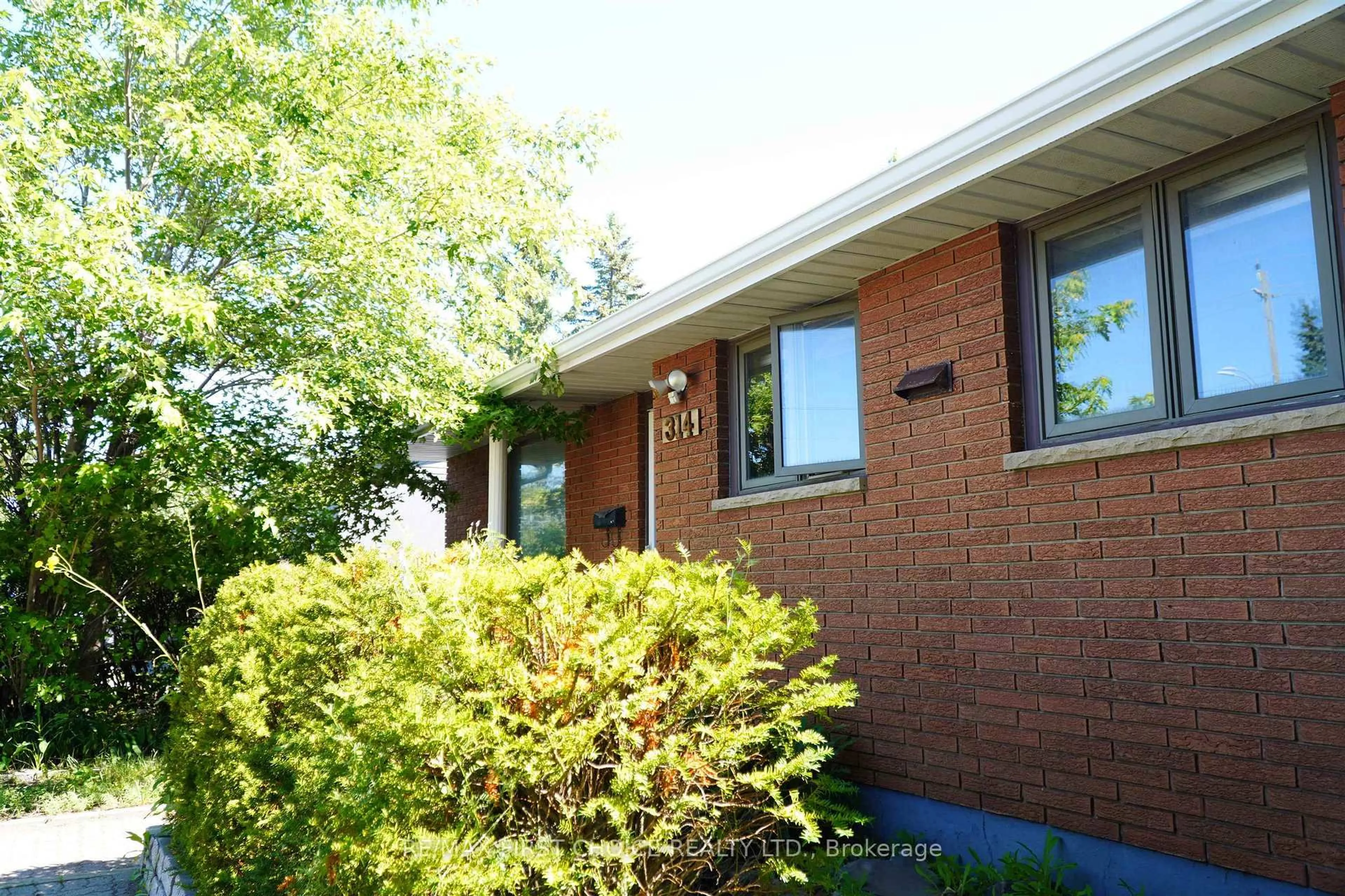 Home with brick exterior material, street for 314 Edward Street, Thunder Bay Ontario P7C 4P2