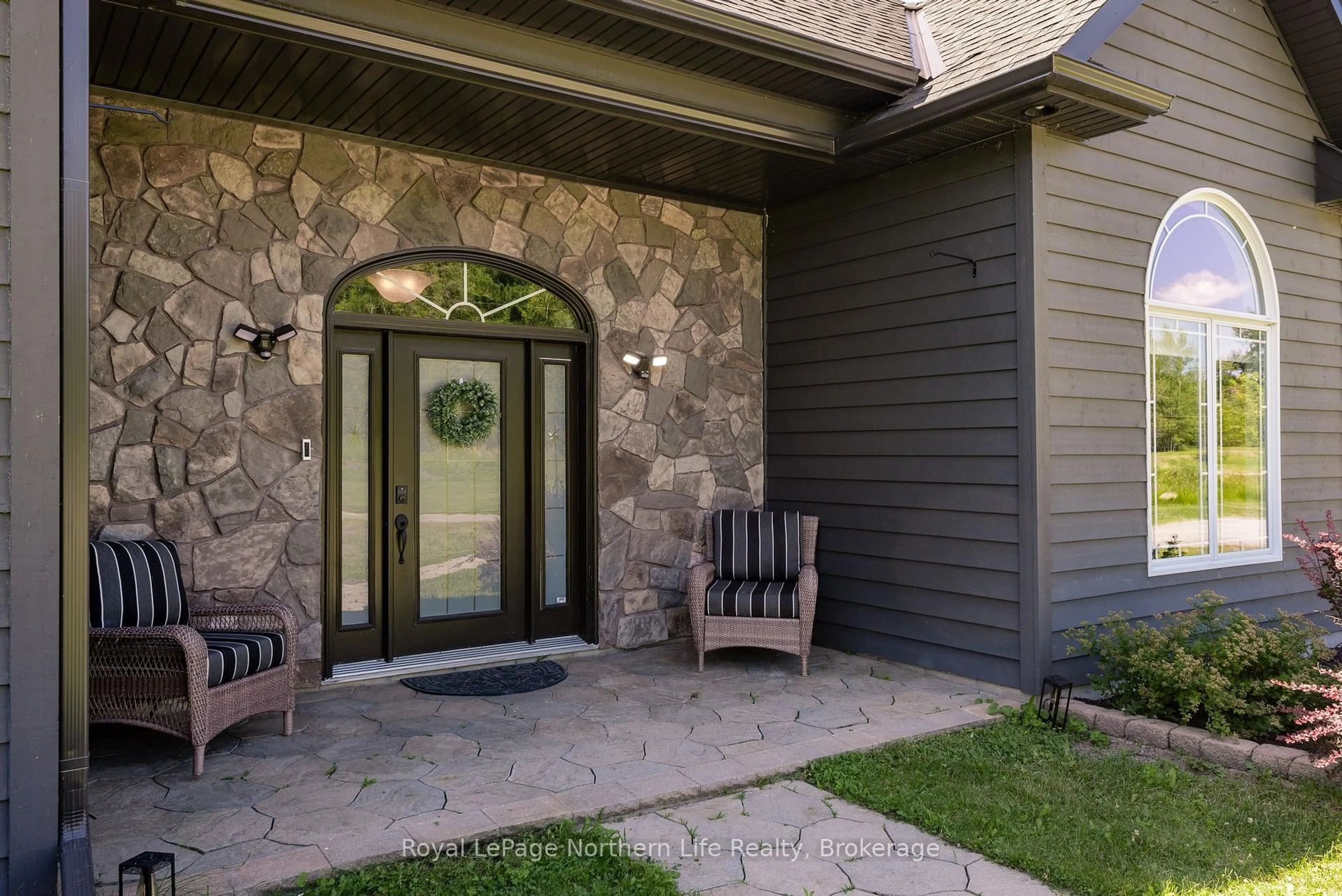 Indoor entryway for 59 Wookey Rd, Callander Ontario P0H 1H0