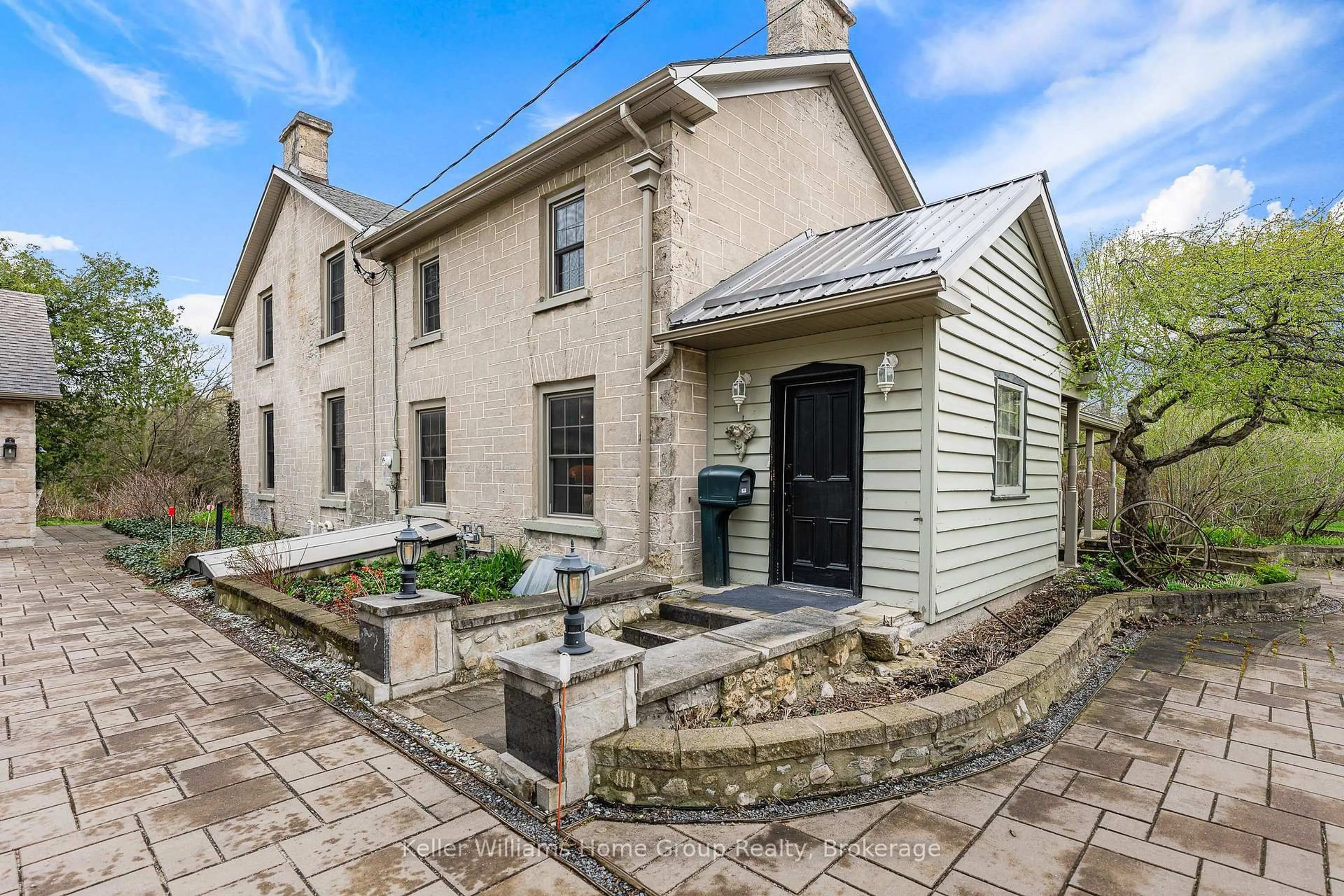 A pic from outside/outdoor area/front of a property/back of a property/a pic from drone, street for 768 Bon Accord St, Centre Wellington Ontario N1M 3A5