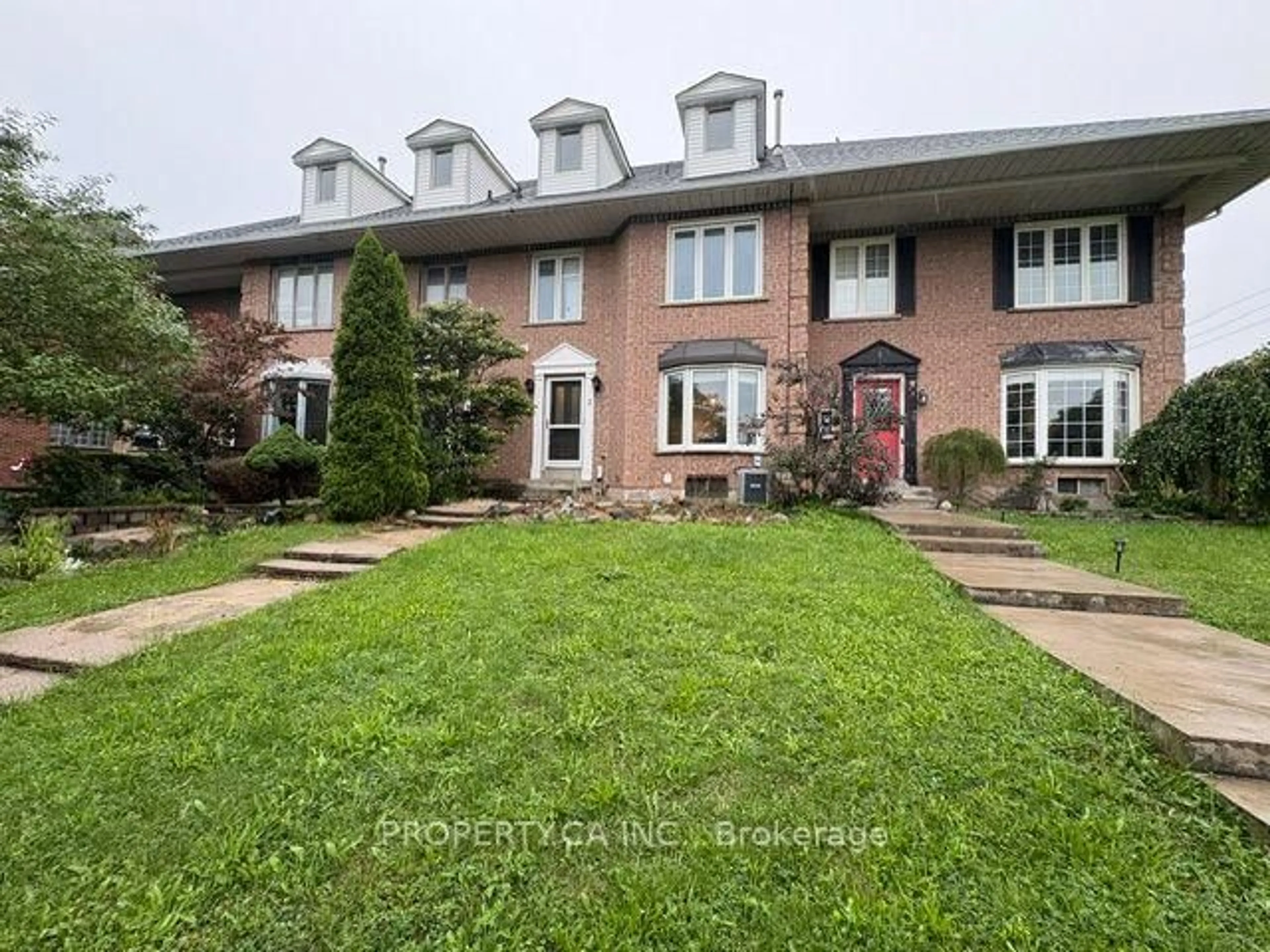 A pic from outside/outdoor area/front of a property/back of a property/a pic from drone, street for 3 Waterford Cres, Hamilton Ontario L8E 4Z8