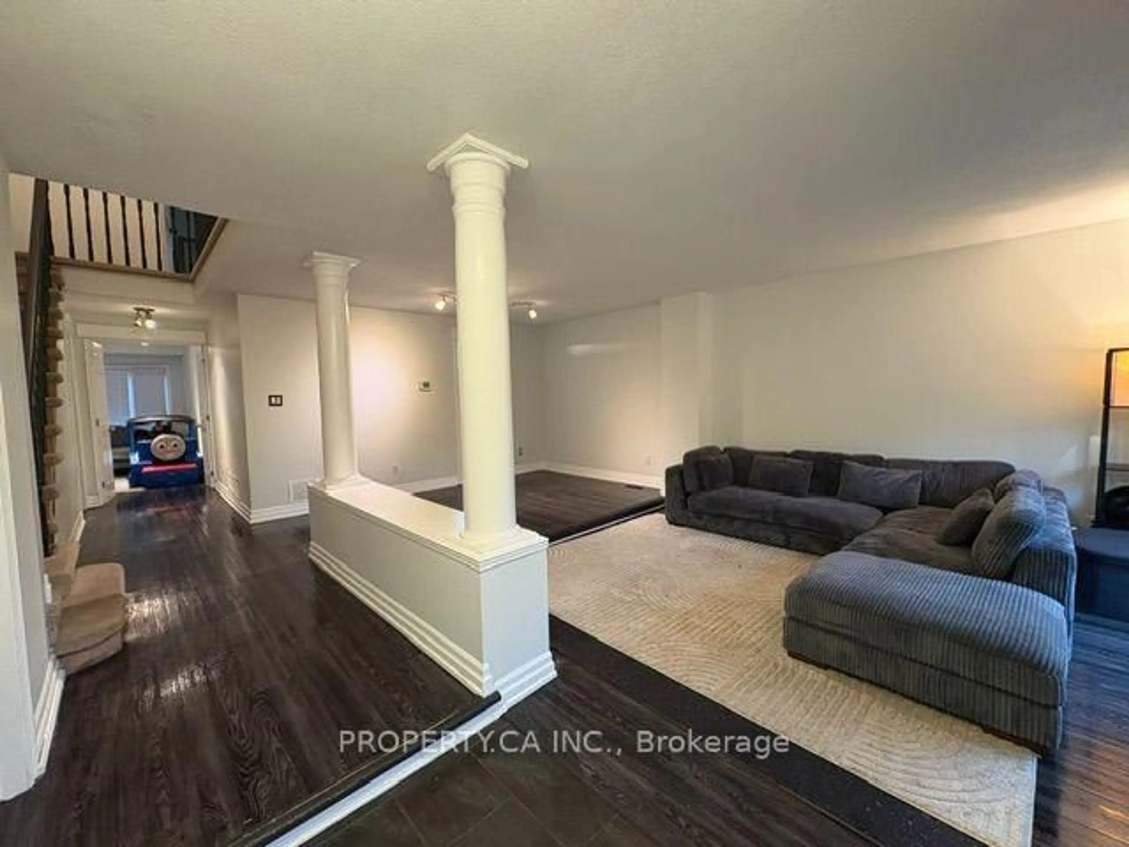A pic of a room for 3 Waterford Cres, Hamilton Ontario L8E 4Z8