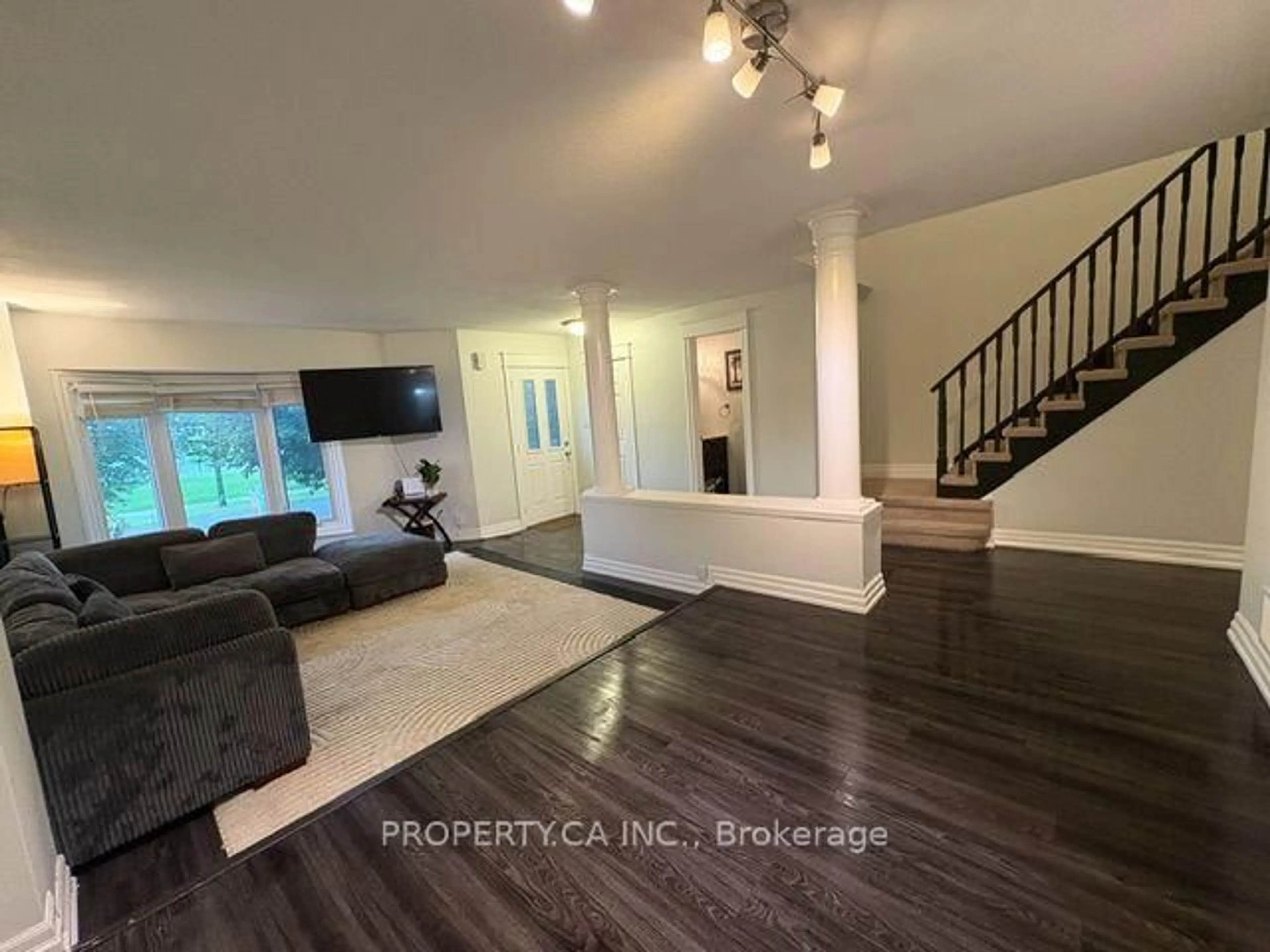 Unknown for 3 Waterford Cres, Hamilton Ontario L8E 4Z8