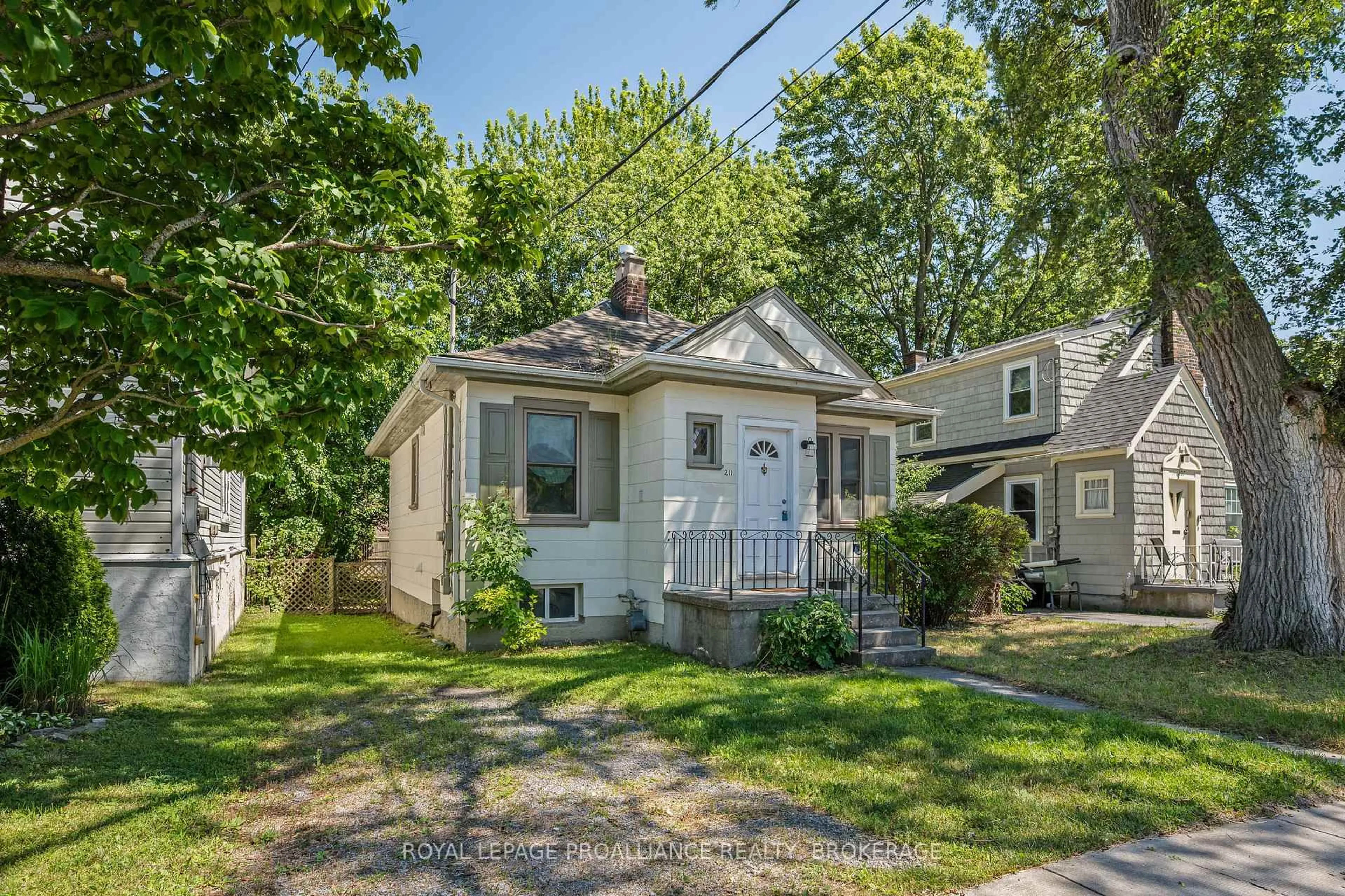 Unknown for 211 Toronto St, Kingston Ontario K7L 4A9
