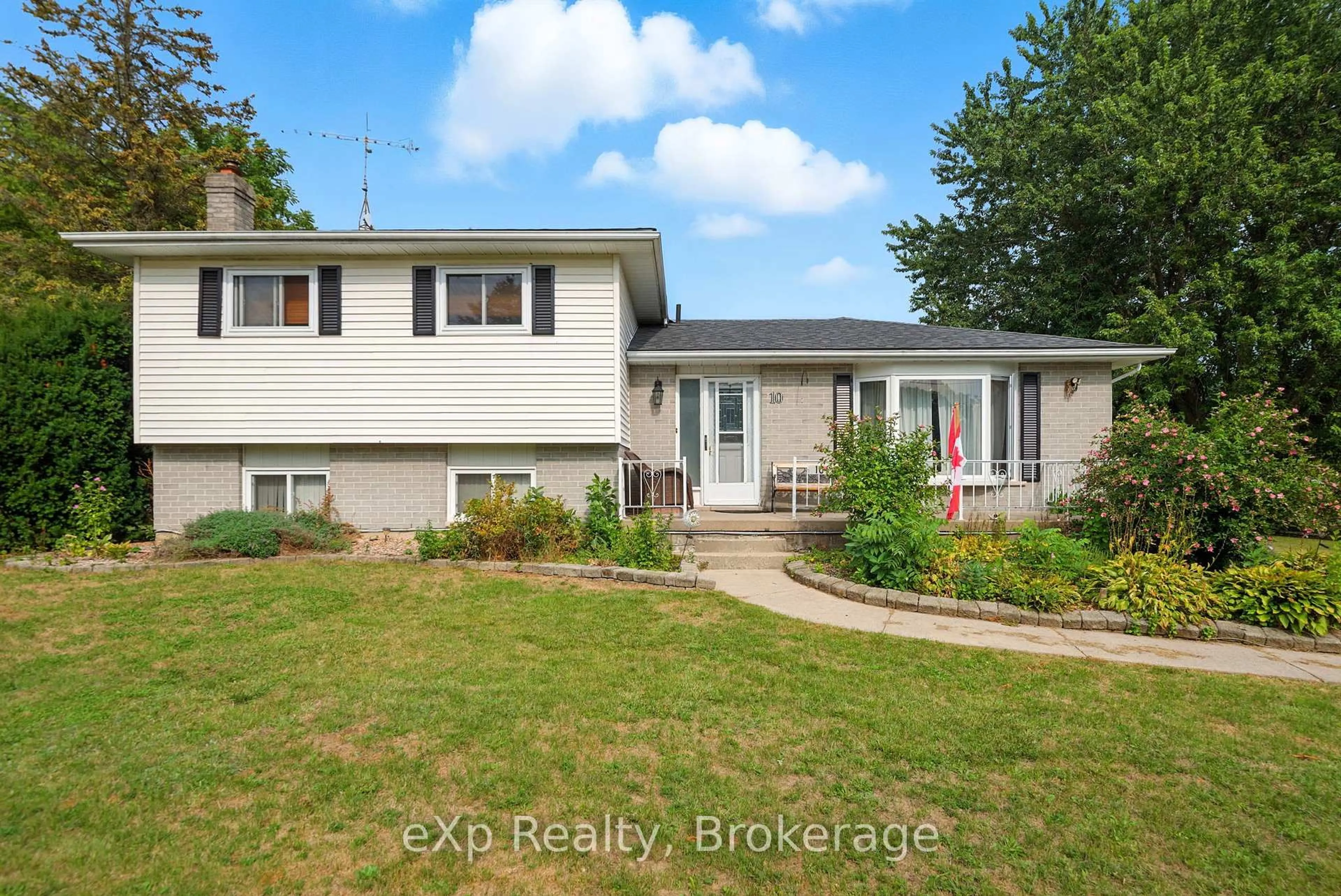 A pic from outside/outdoor area/front of a property/back of a property/a pic from drone, water/lake/river/ocean view for 10 Burgess Cres, Hamilton Township Ontario K9A 4J7