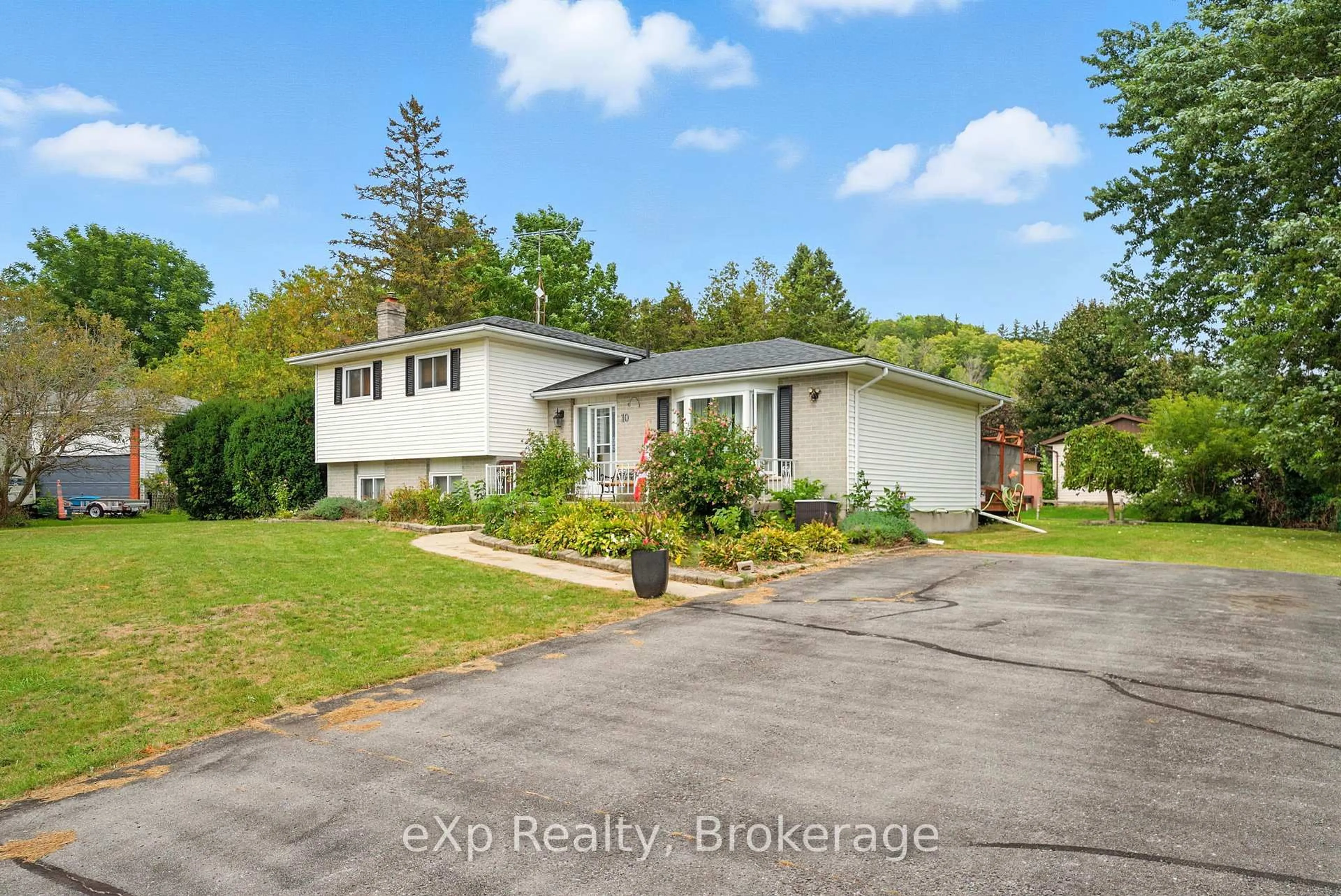 A pic from outside/outdoor area/front of a property/back of a property/a pic from drone, street for 10 Burgess Cres, Hamilton Township Ontario K9A 4J7