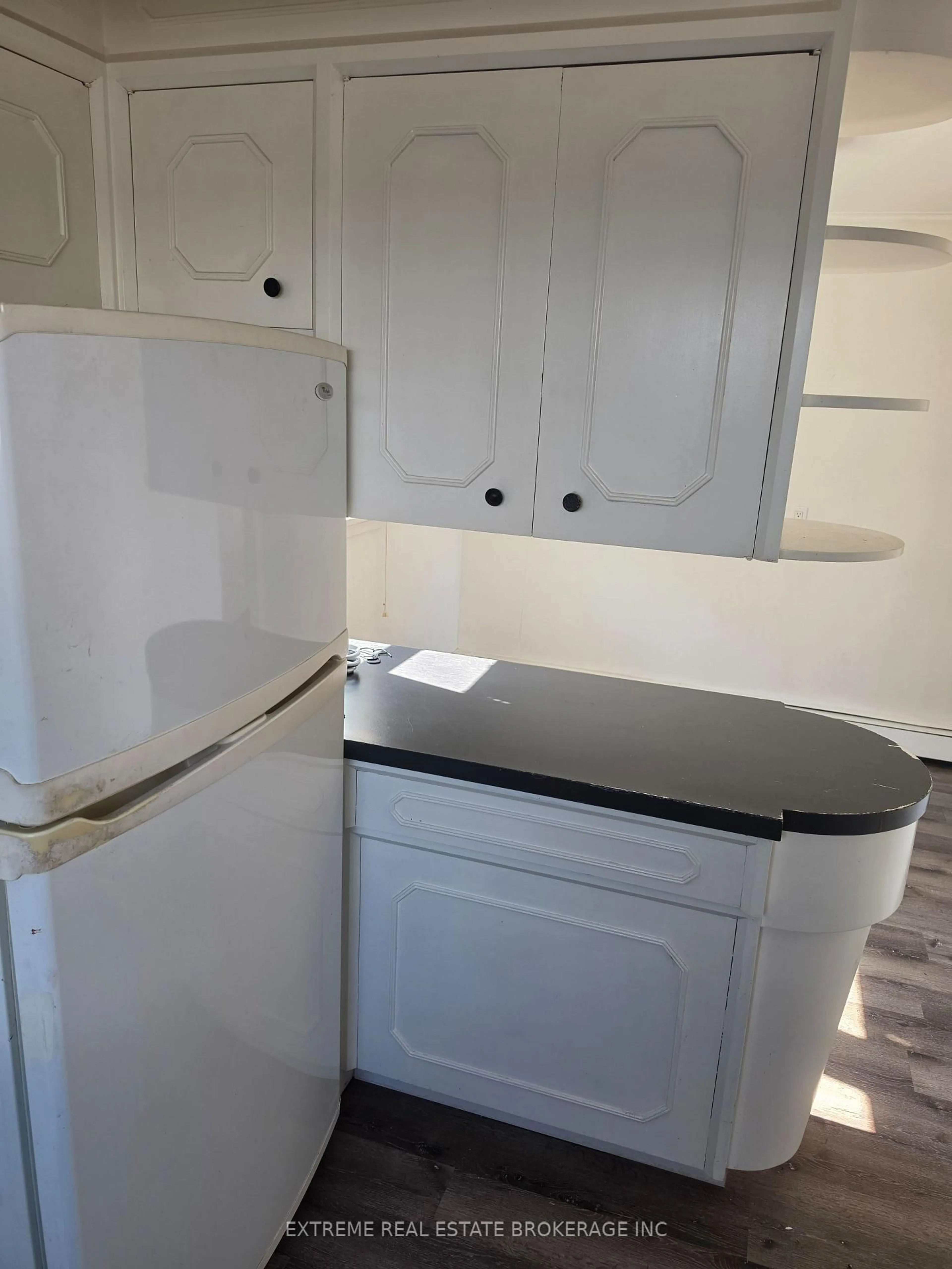 Standard kitchen, unknown for 10 Dunlop St, Fort Erie Ontario L2A 4H8