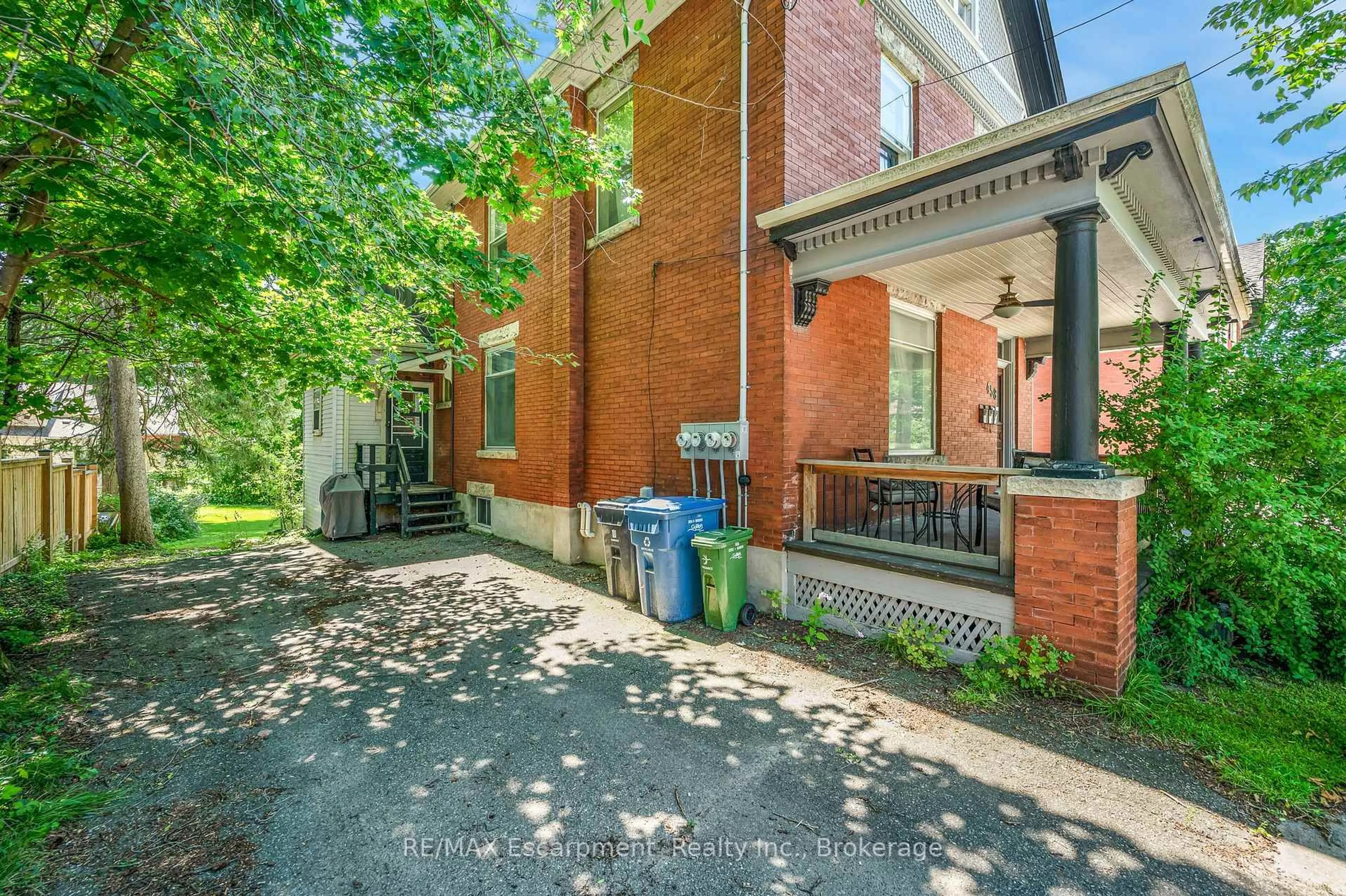 Unknown for 458 Woolwich St, Guelph Ontario N1H 3X5