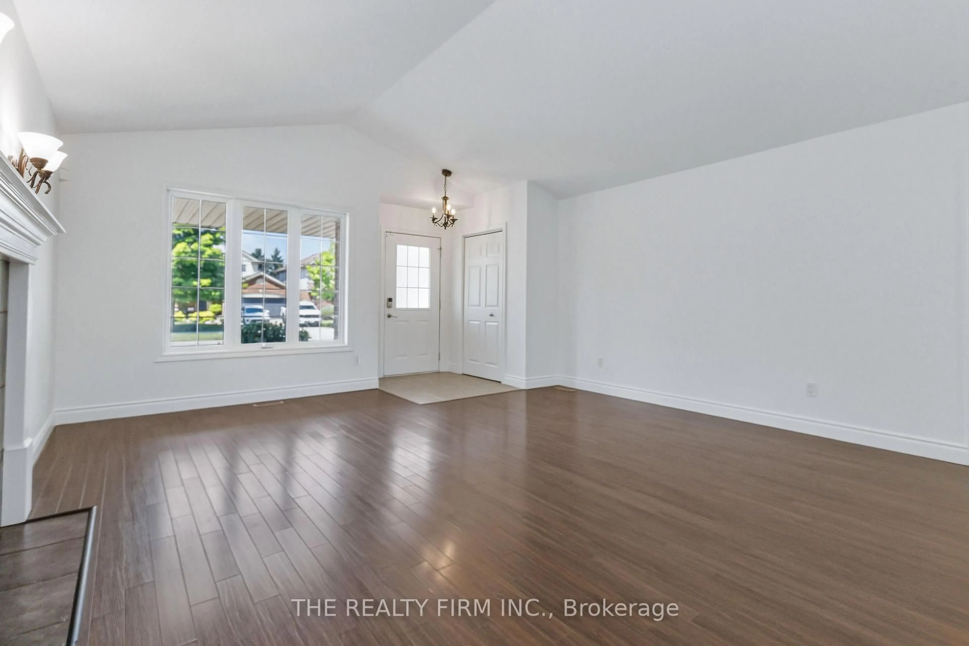 Indoor entryway for 37 LAKE MARGARET Tr, St. Thomas Ontario N5R 6K7