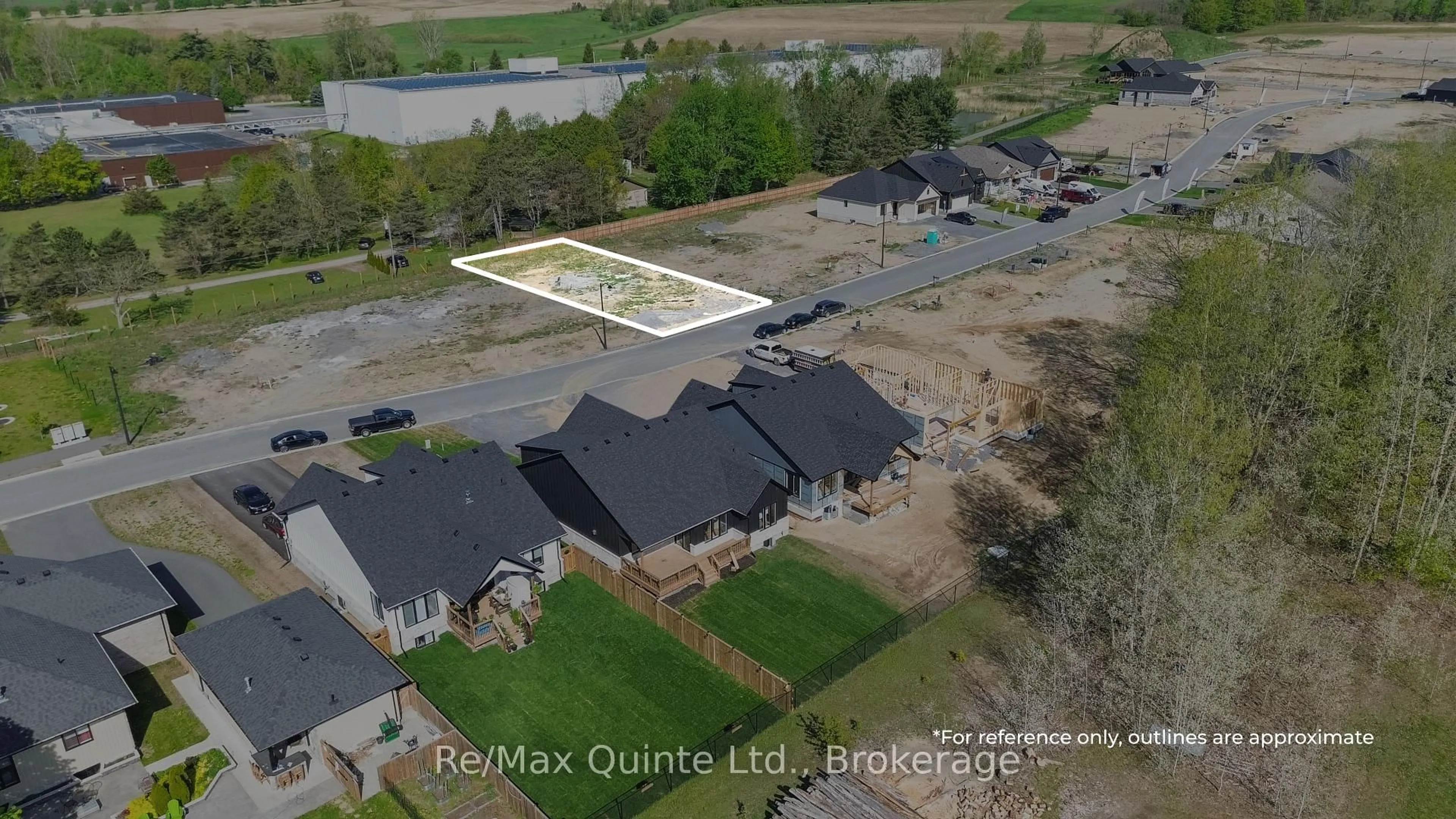A pic from outside/outdoor area/front of a property/back of a property/a pic from drone, building for 17 Deerview Dr, Quinte West Ontario K8V 0L8