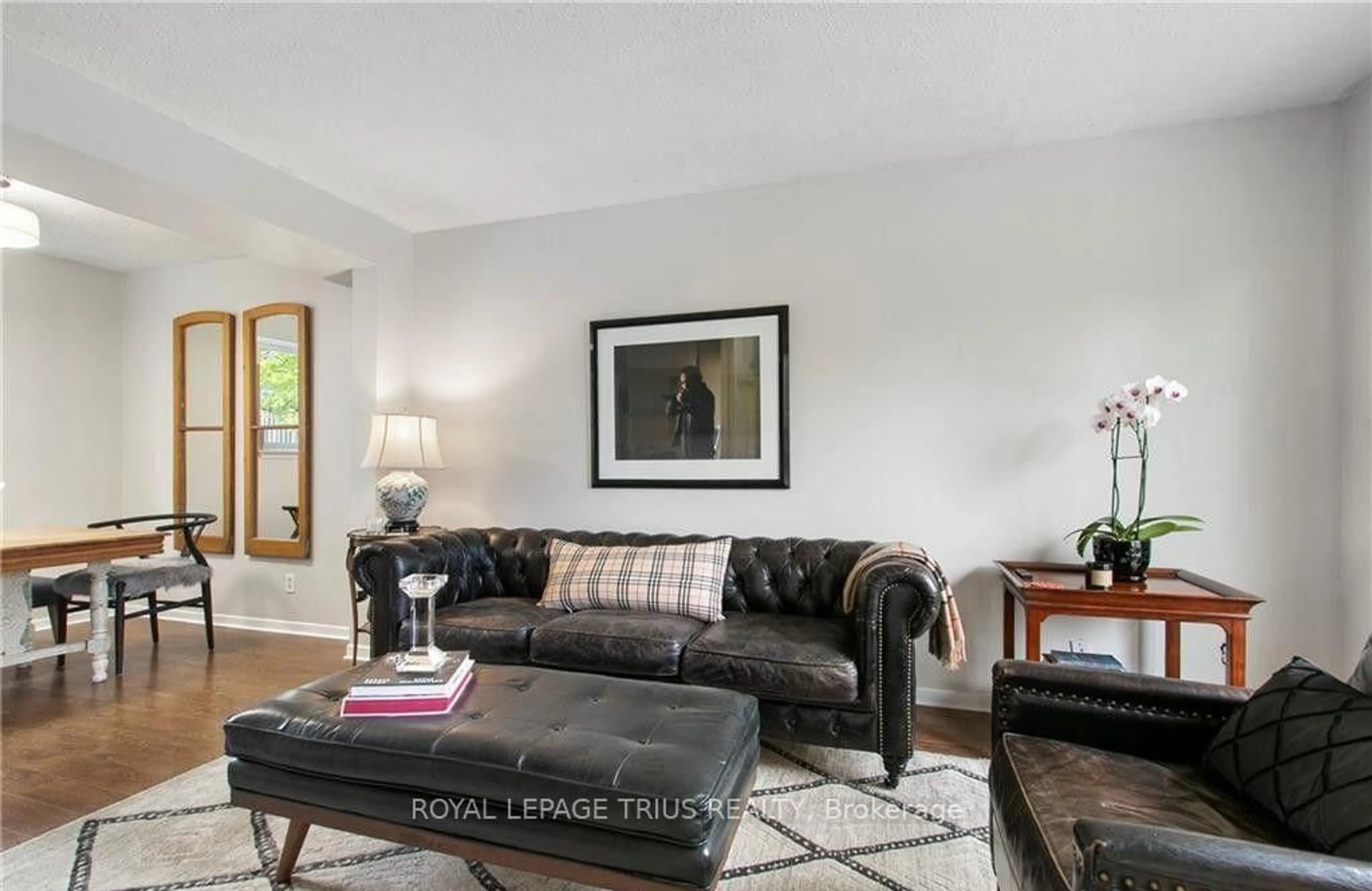 Living room with furniture, unknown for 29 Woodlawn Ave, Brantford Ontario N3V 1A4