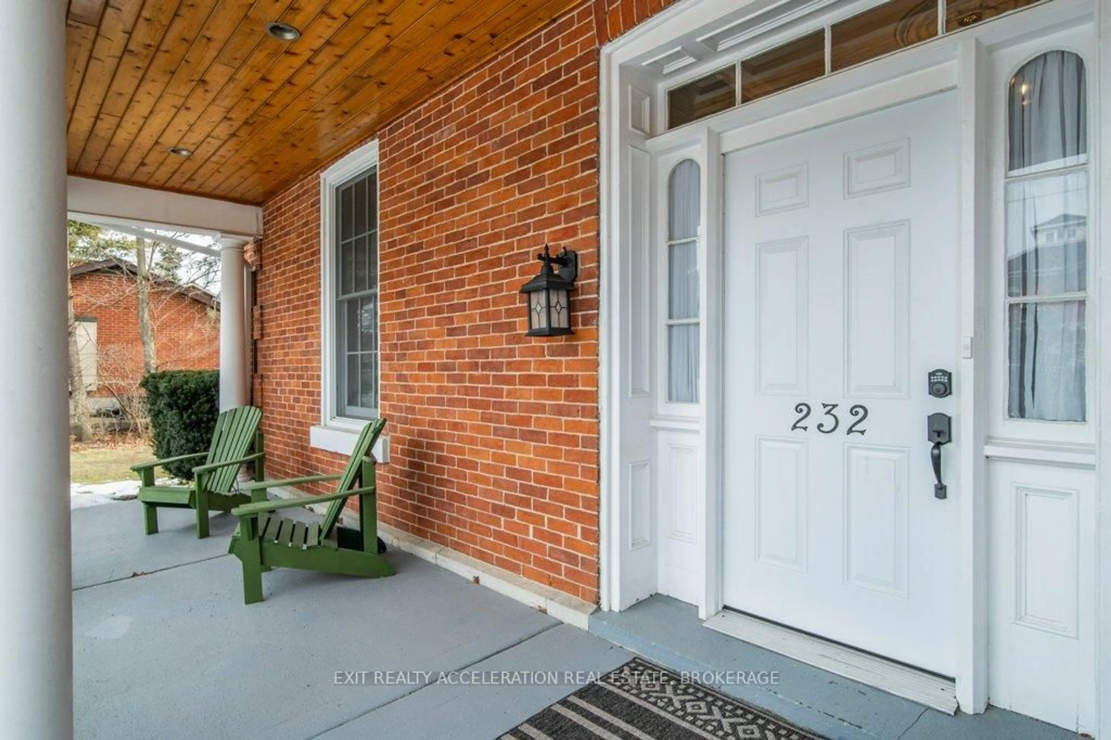 Indoor entryway for 232 Dundas St, Greater Napanee Ontario K7R 2A8