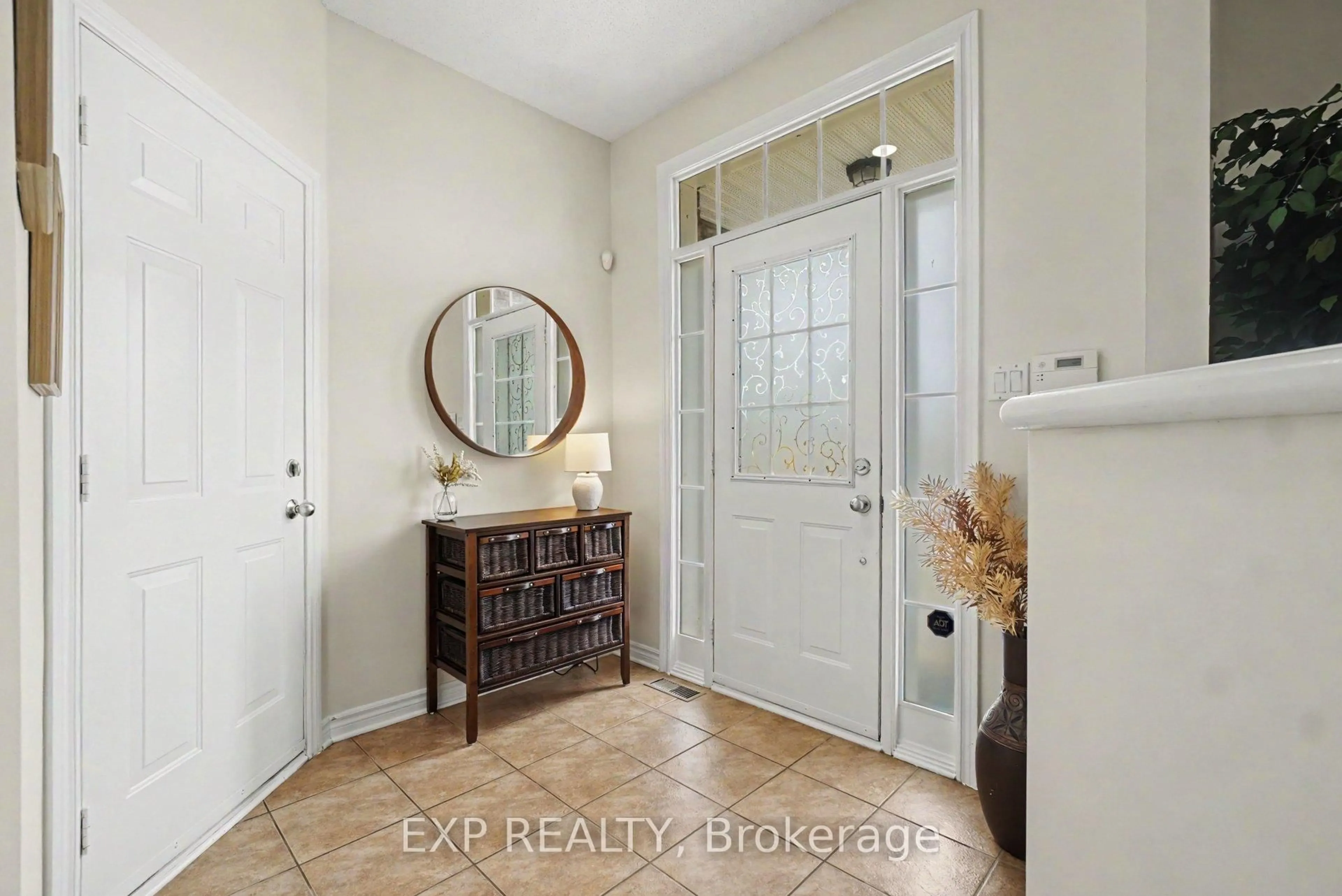 Indoor entryway for 2100 Melette Cres, Ottawa Ontario K4A 4X2