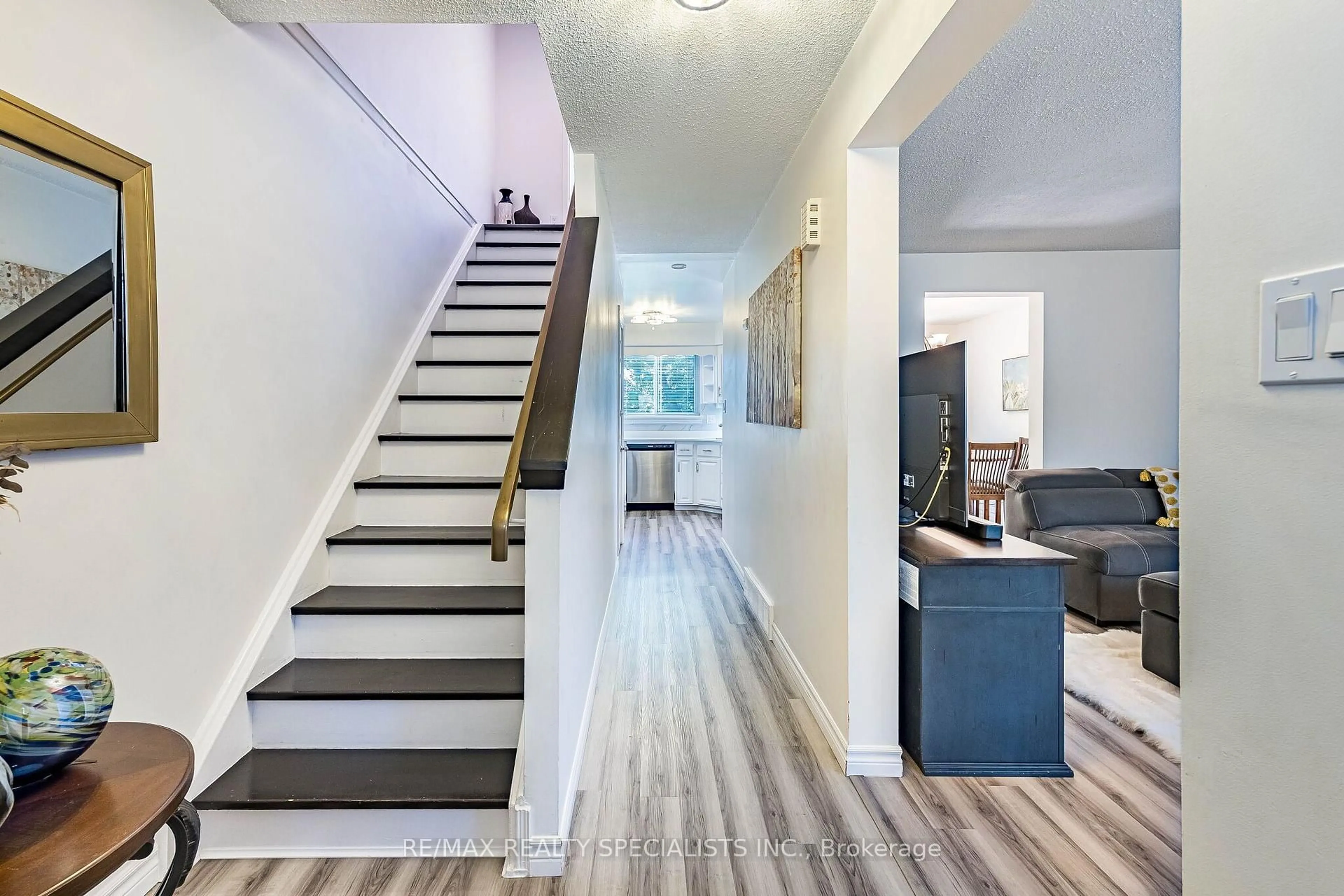 Indoor entryway for 95 Hadati Rd, Guelph Ontario N1E 6G9