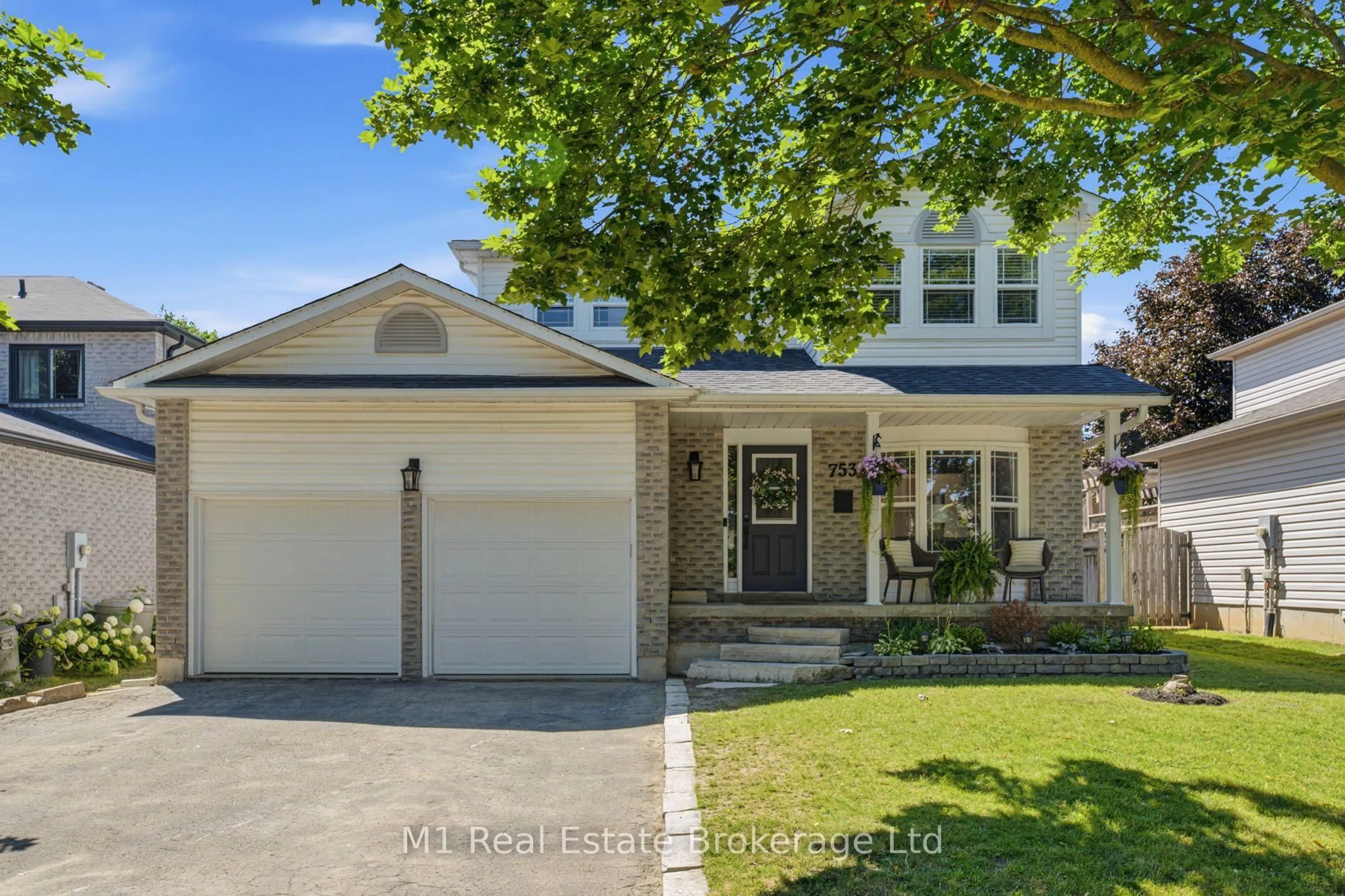 Home with vinyl exterior material, street for 753 Woodhill Dr, Centre Wellington Ontario N1M 3N2