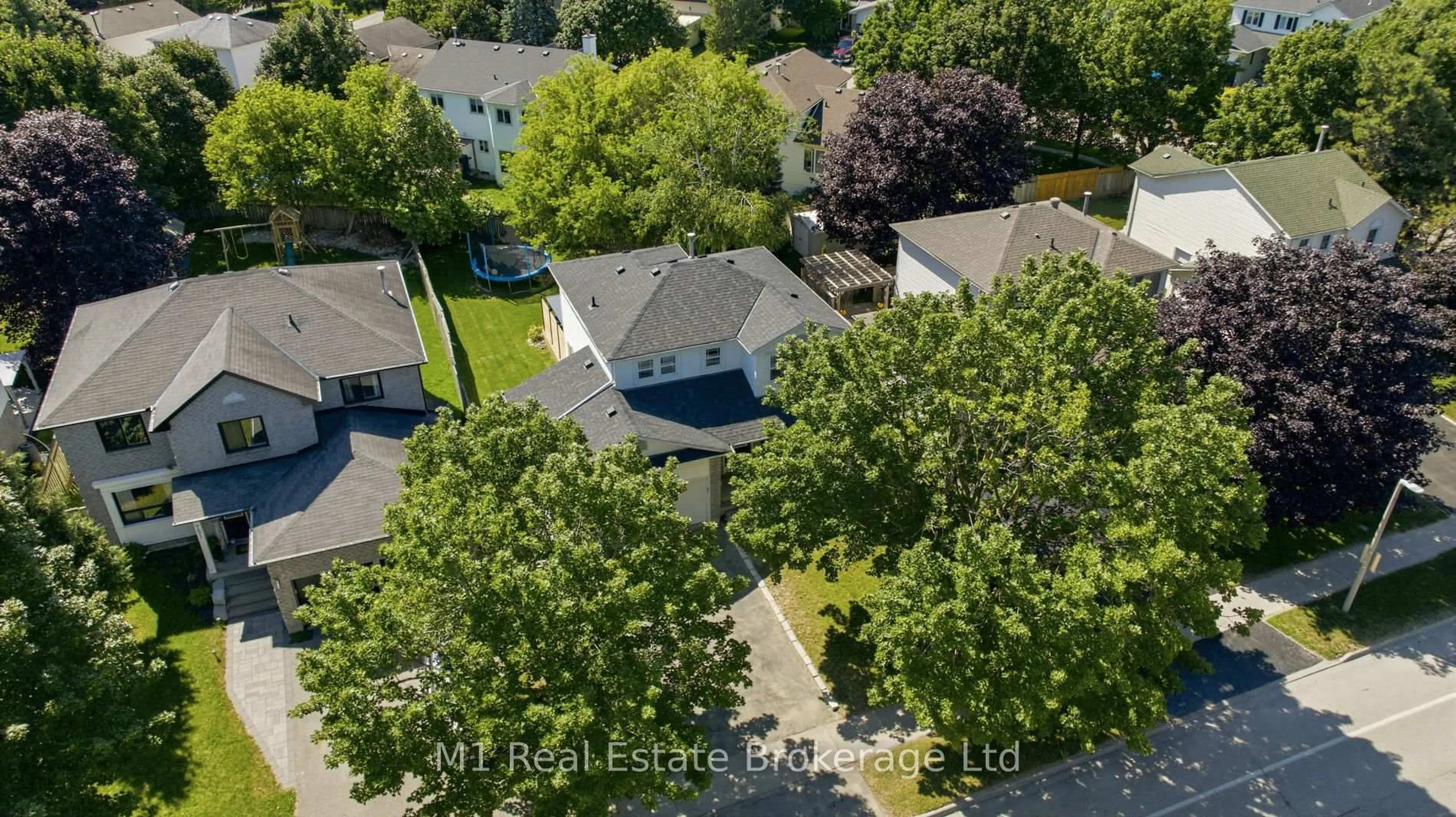 A pic from outside/outdoor area/front of a property/back of a property/a pic from drone, street for 753 Woodhill Dr, Centre Wellington Ontario N1M 3N2
