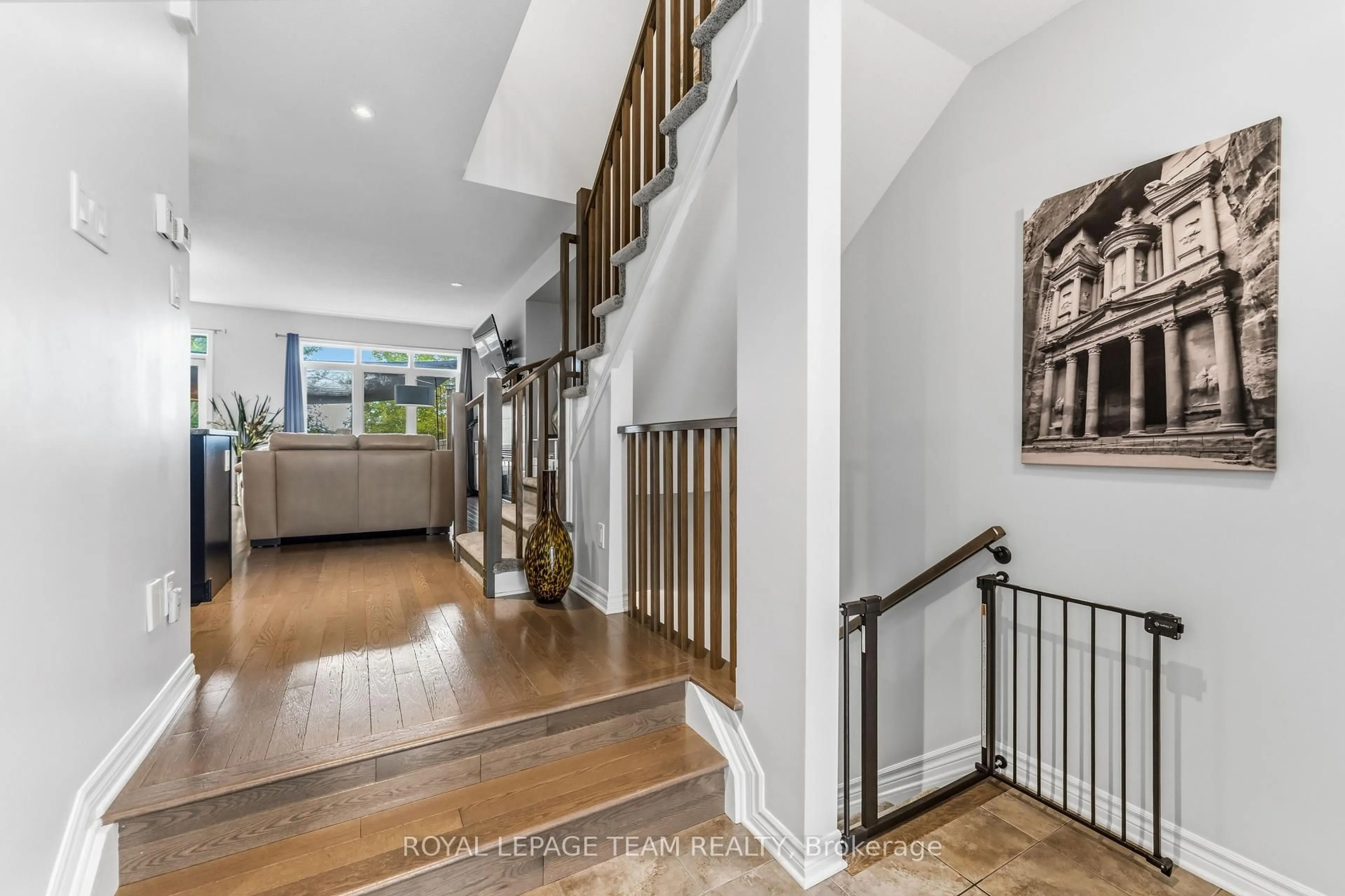 Indoor entryway for 152 Mattingly Way, Ottawa Ontario K4M 0E2