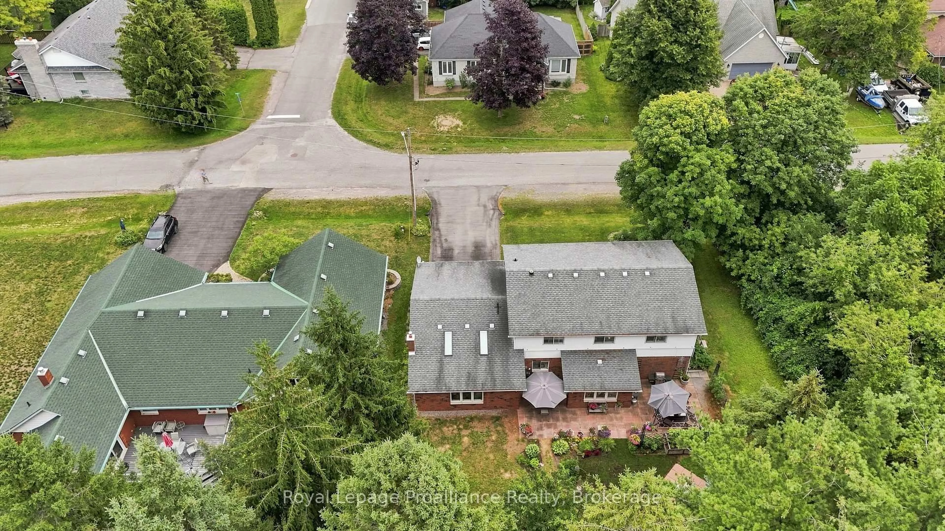 A pic from outside/outdoor area/front of a property/back of a property/a pic from drone, street for 6 Mohawk Ave, Brighton Ontario K0K 1H0