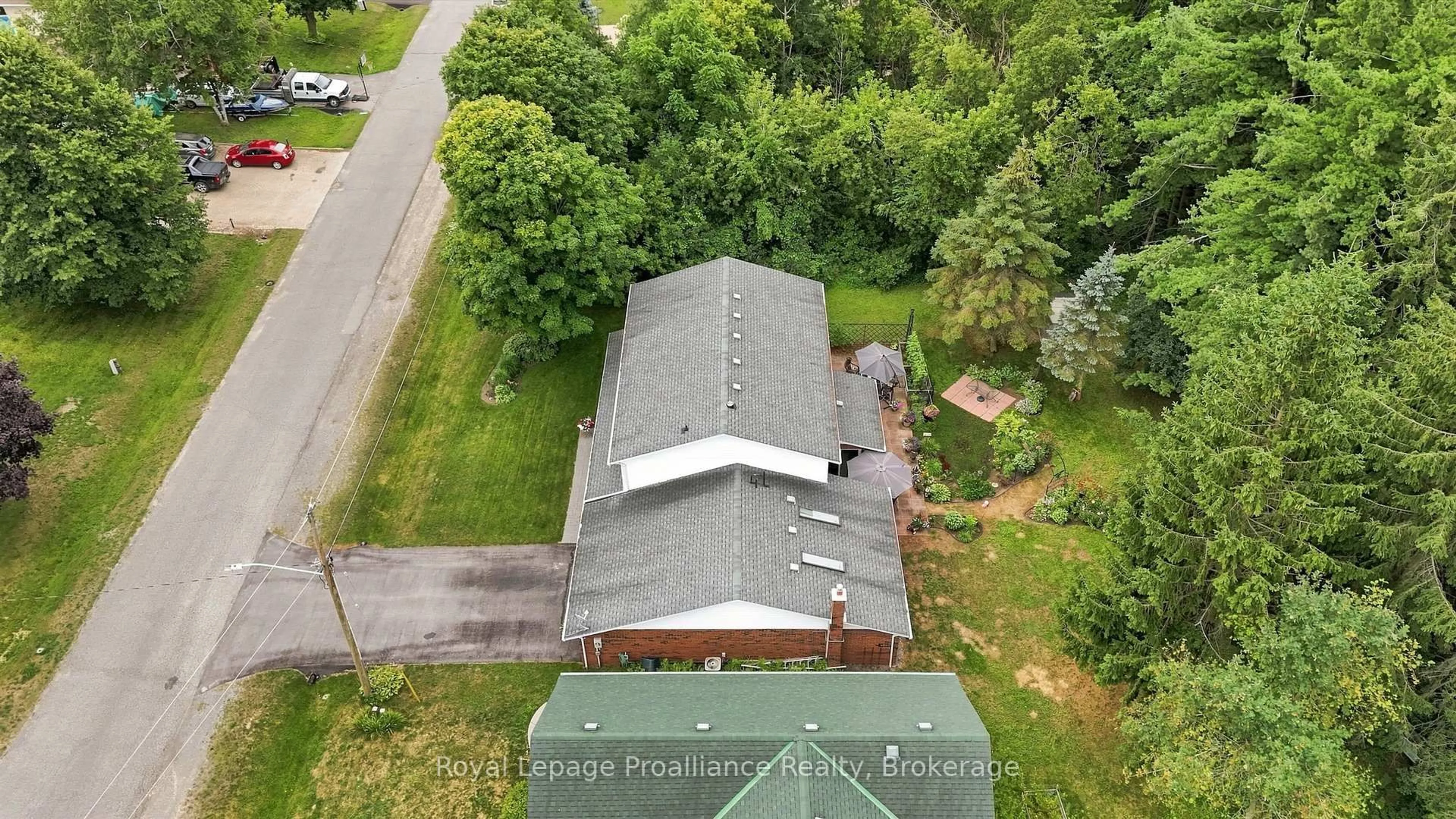 A pic from outside/outdoor area/front of a property/back of a property/a pic from drone, building for 6 Mohawk Ave, Brighton Ontario K0K 1H0