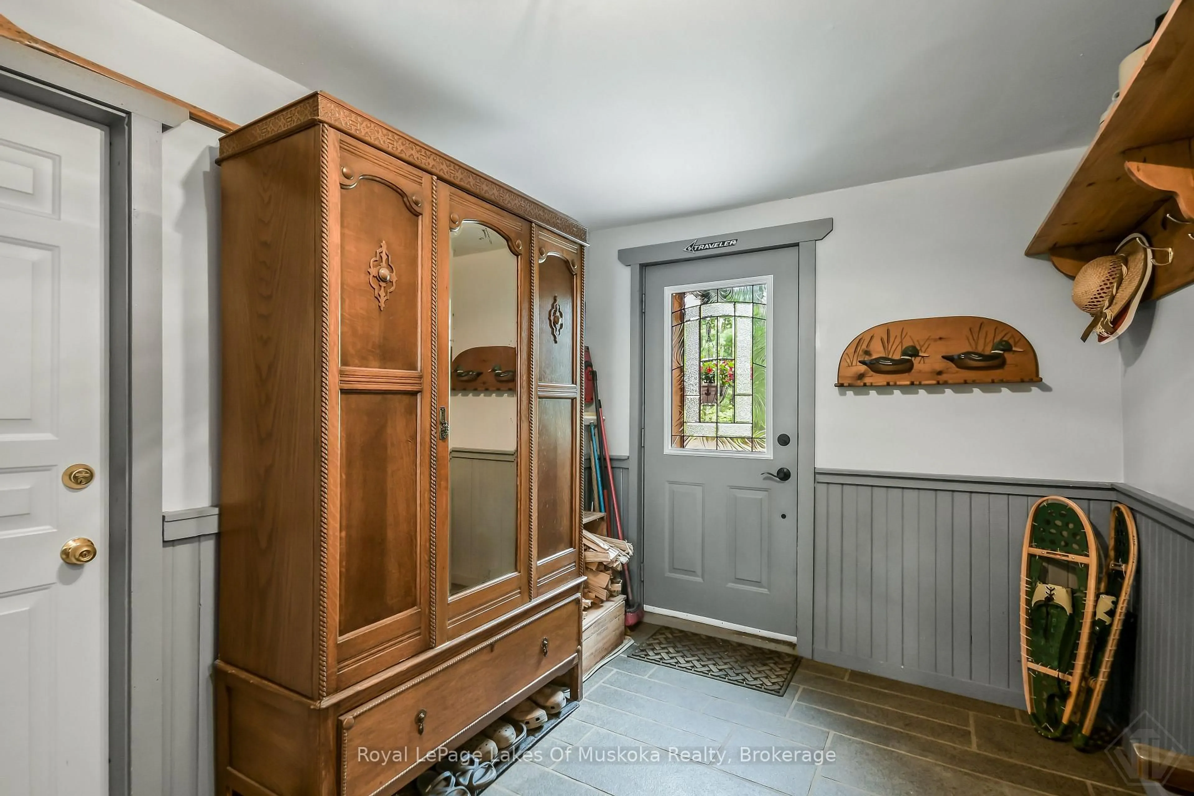 Indoor entryway for 3650 Muskoka Road 117, Lake of Bays Ontario P0B 1A0