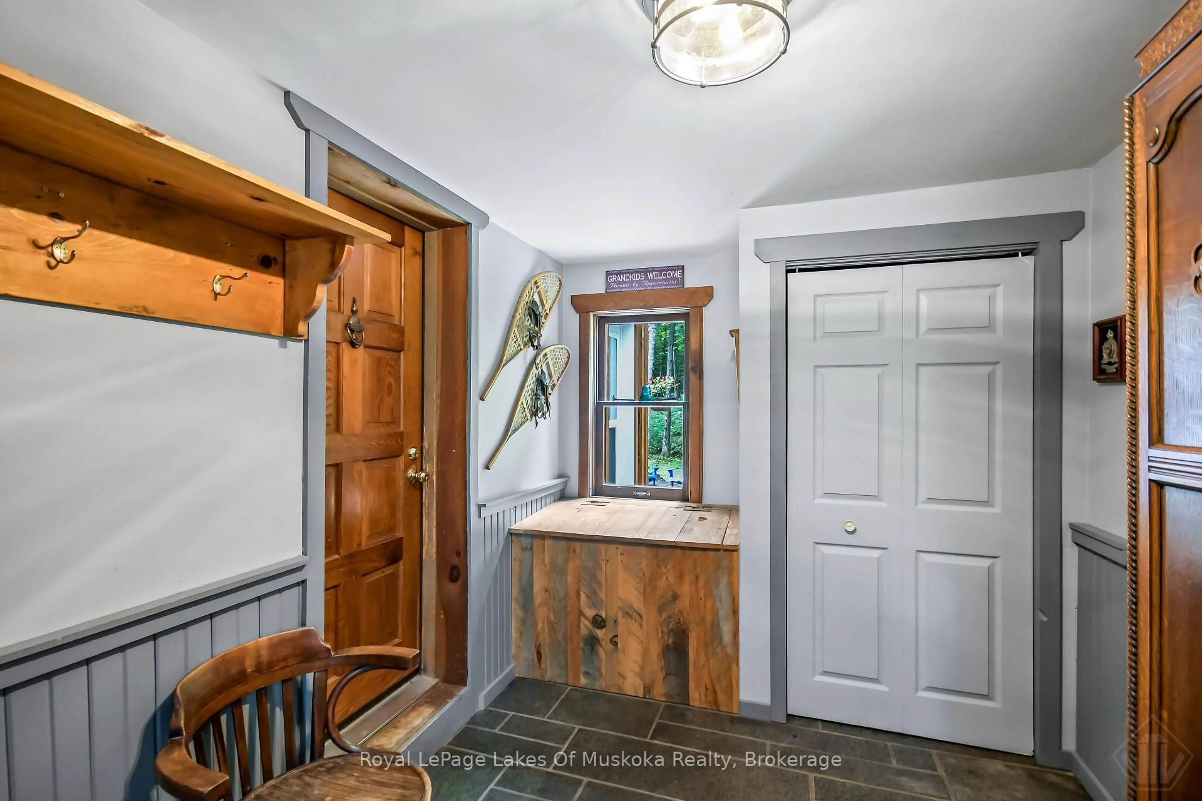 Indoor entryway for 3650 Muskoka Road 117, Lake of Bays Ontario P0B 1A0