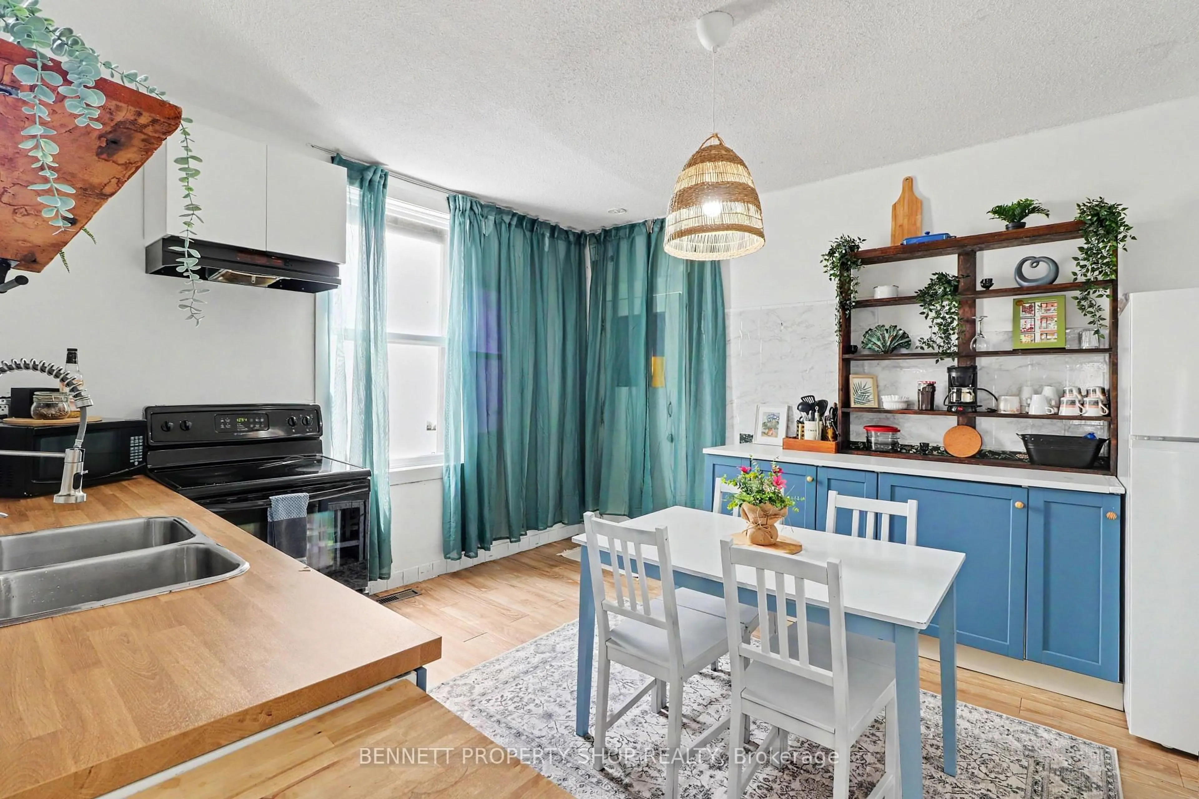 Open concept kitchen, unknown for 96 Norman St, Ottawa Ontario K1S 3K6