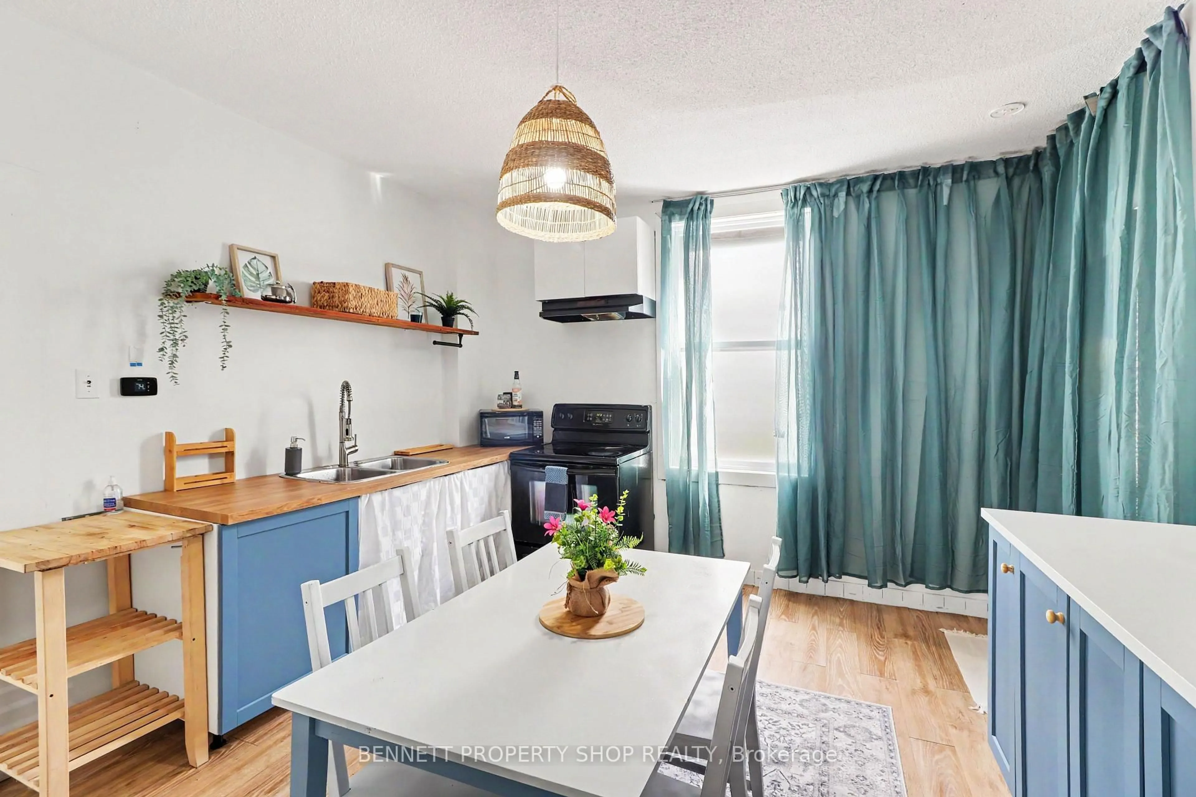 Dining room, wood/laminate floor for 96 Norman St, Ottawa Ontario K1S 3K6