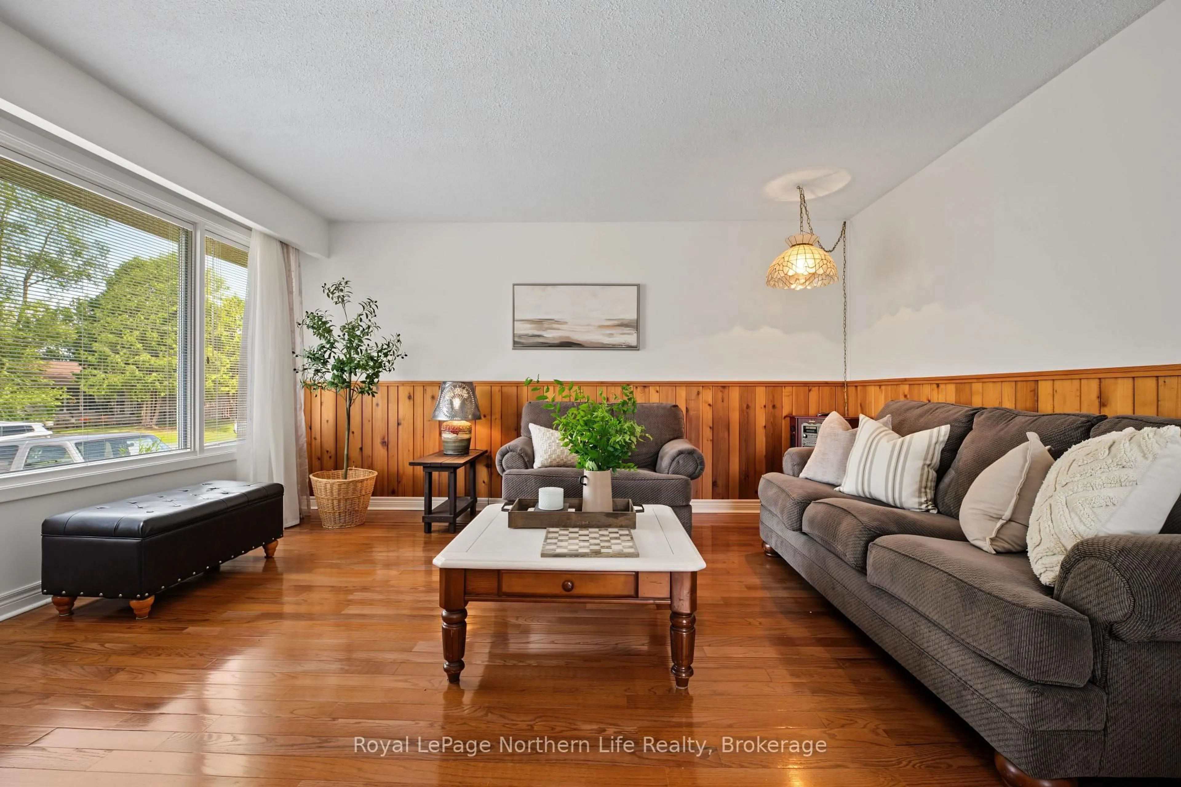 Living room with furniture, wood/laminate floor for 55 Nightingale Dr, North Bay Ontario P1A 2R1