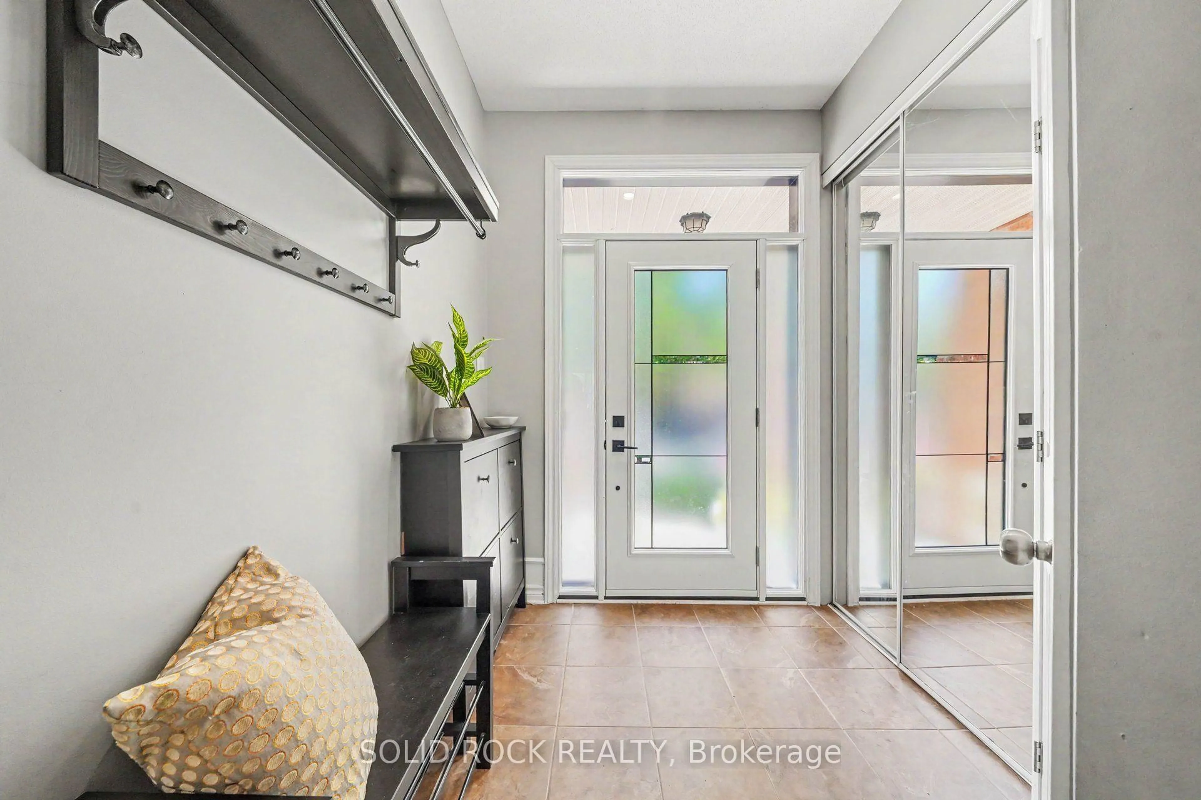 Indoor entryway for 310 Grey Seal Circ, Ottawa Ontario K1V 2H3