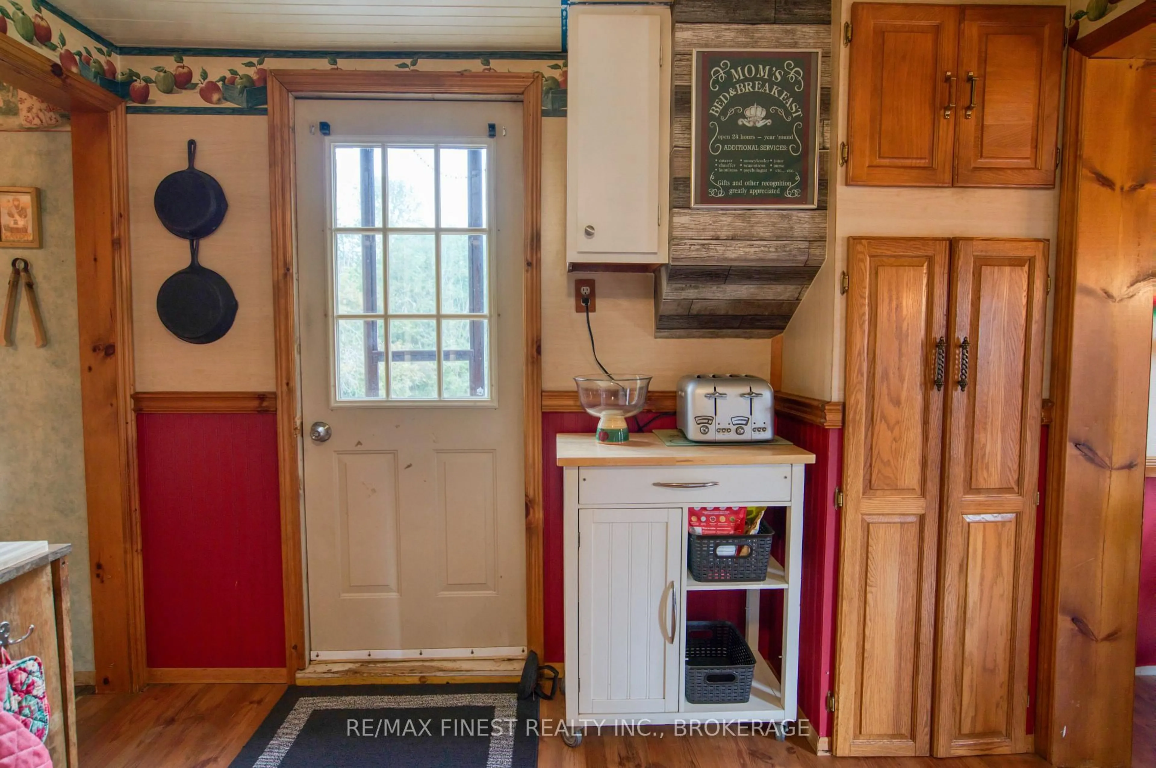 Indoor entryway for 11621 Road 38, Tichborne Ontario K0H 2V0