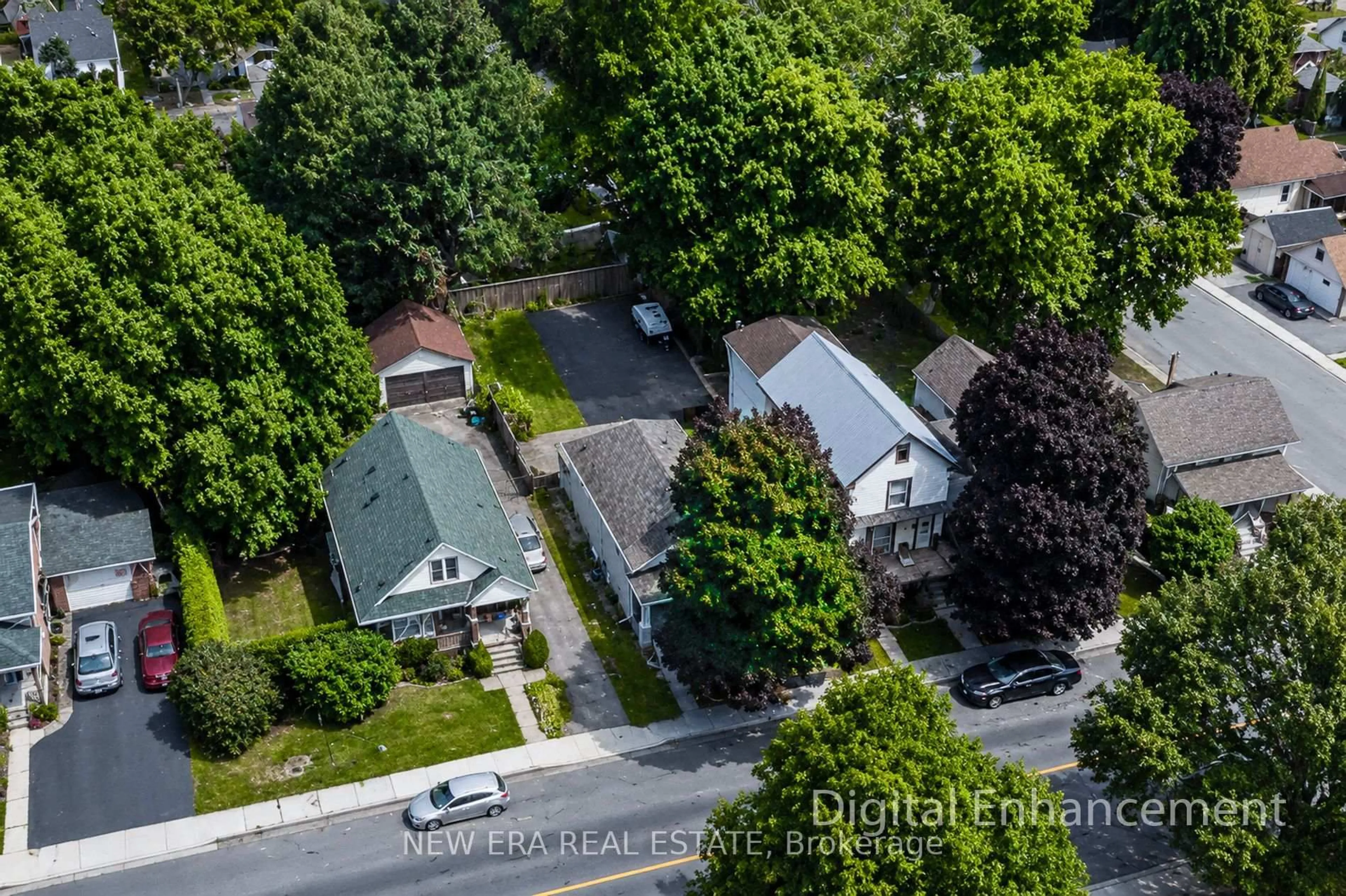 A pic from outside/outdoor area/front of a property/back of a property/a pic from drone, street for 319 King St, Hamilton Ontario L9H 1W5