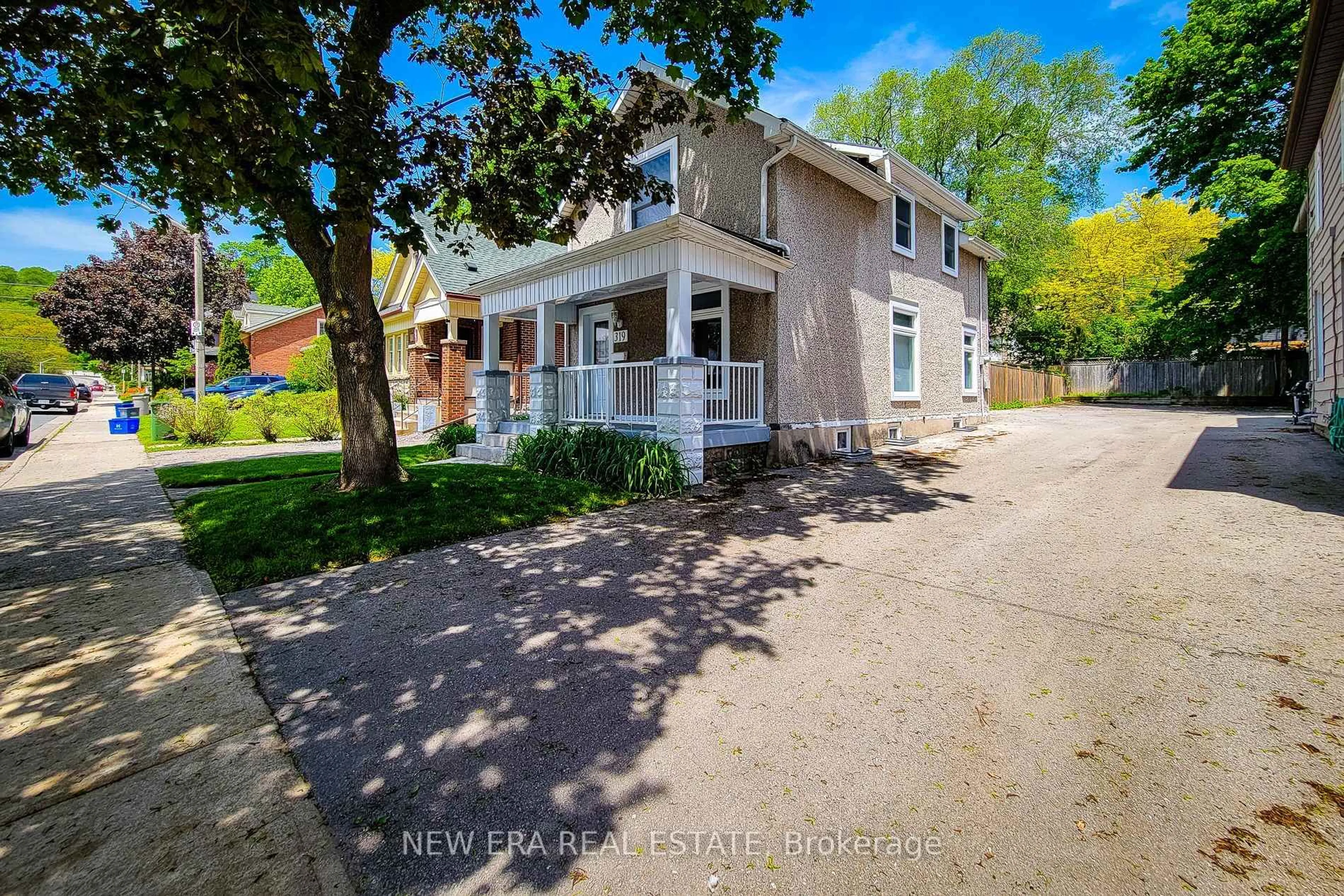 A pic from outside/outdoor area/front of a property/back of a property/a pic from drone, street for 319 King St, Hamilton Ontario L9H 1W5
