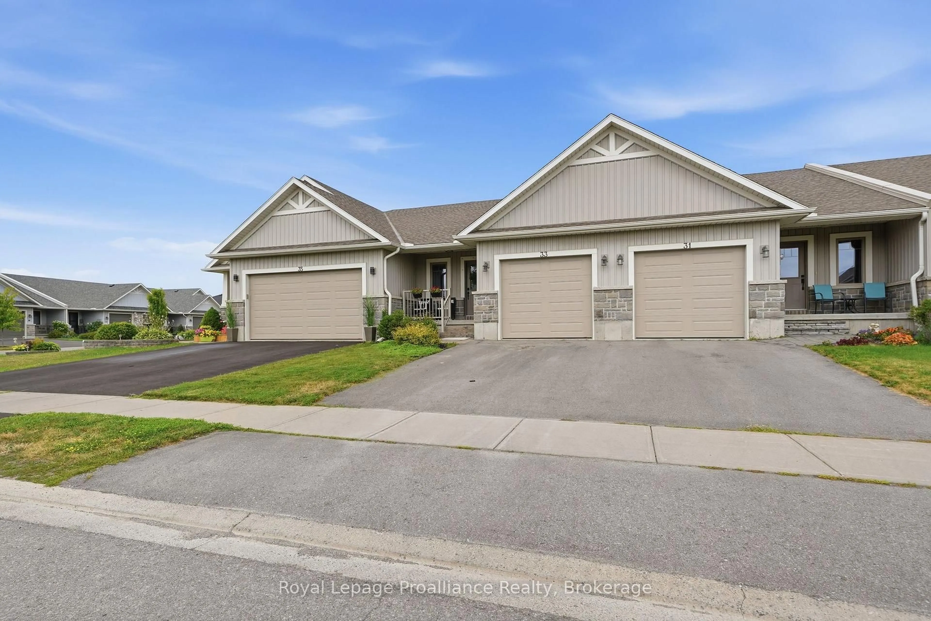 Unknown for 33 Chinook St, Belleville Ontario K8P 0C6