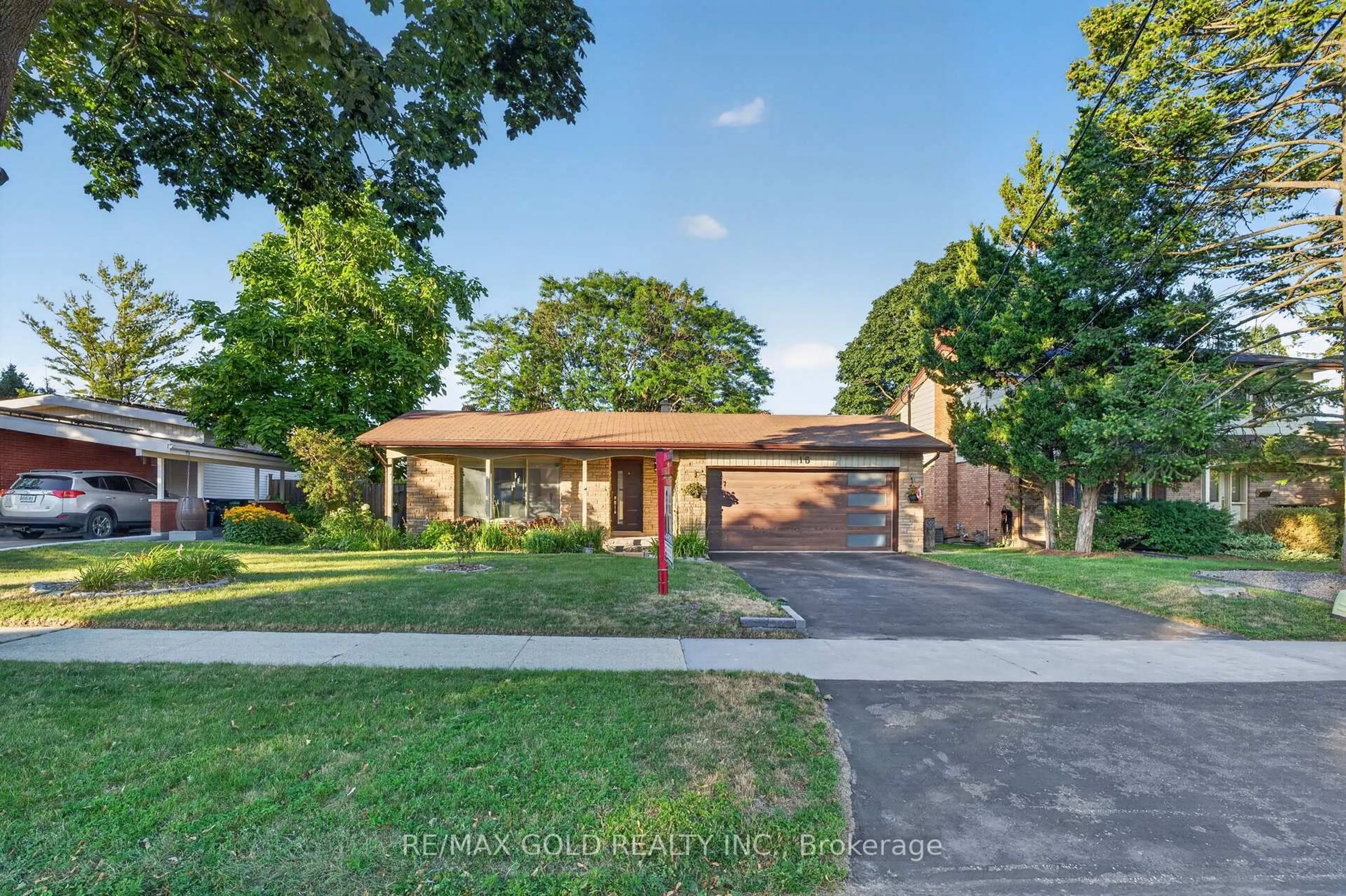 A pic from outside/outdoor area/front of a property/back of a property/a pic from drone, street for 16 Monterey Rd, Kitchener Ontario N2B 1V3