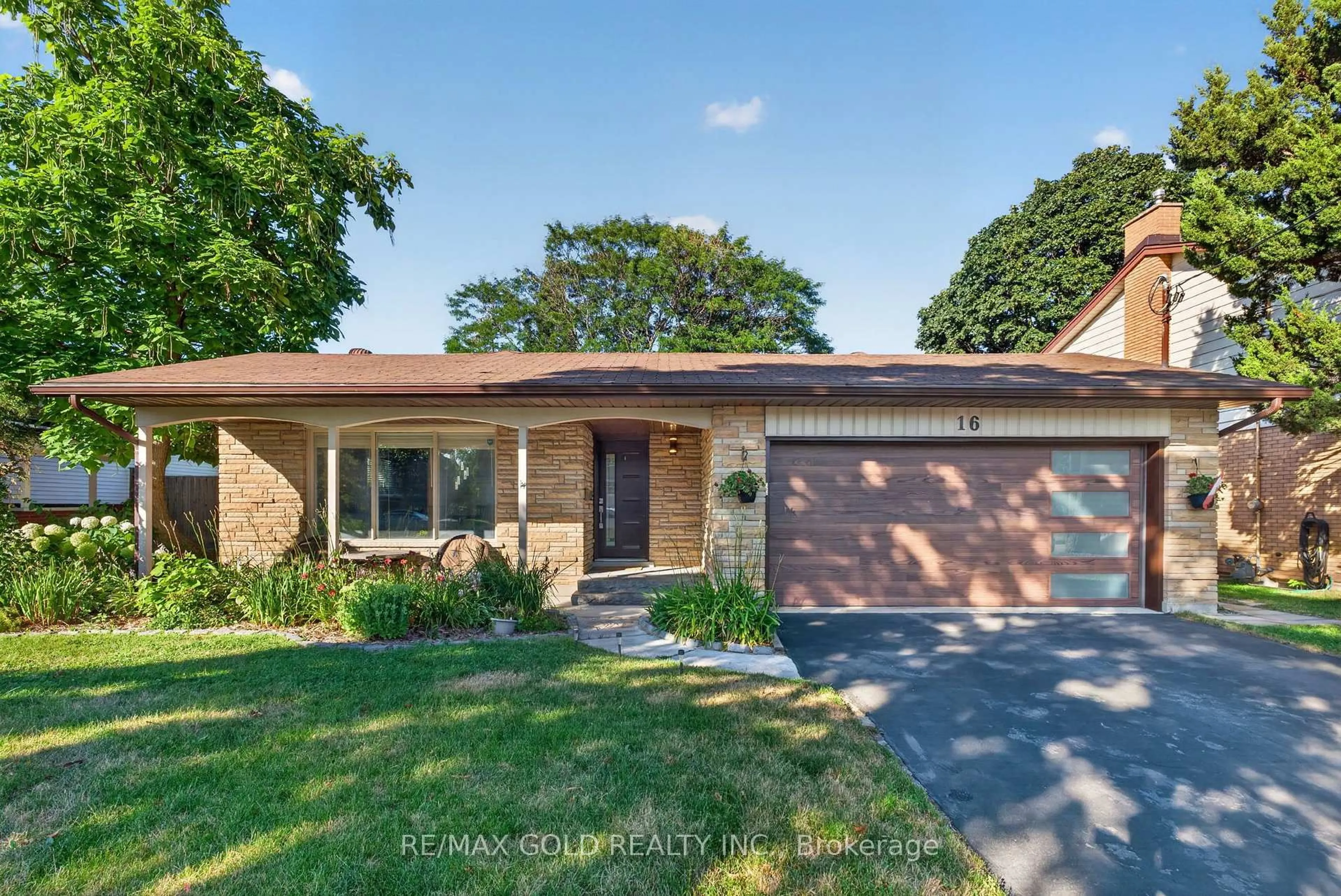 Home with brick exterior material, street for 16 Monterey Rd, Kitchener Ontario N2B 1V3
