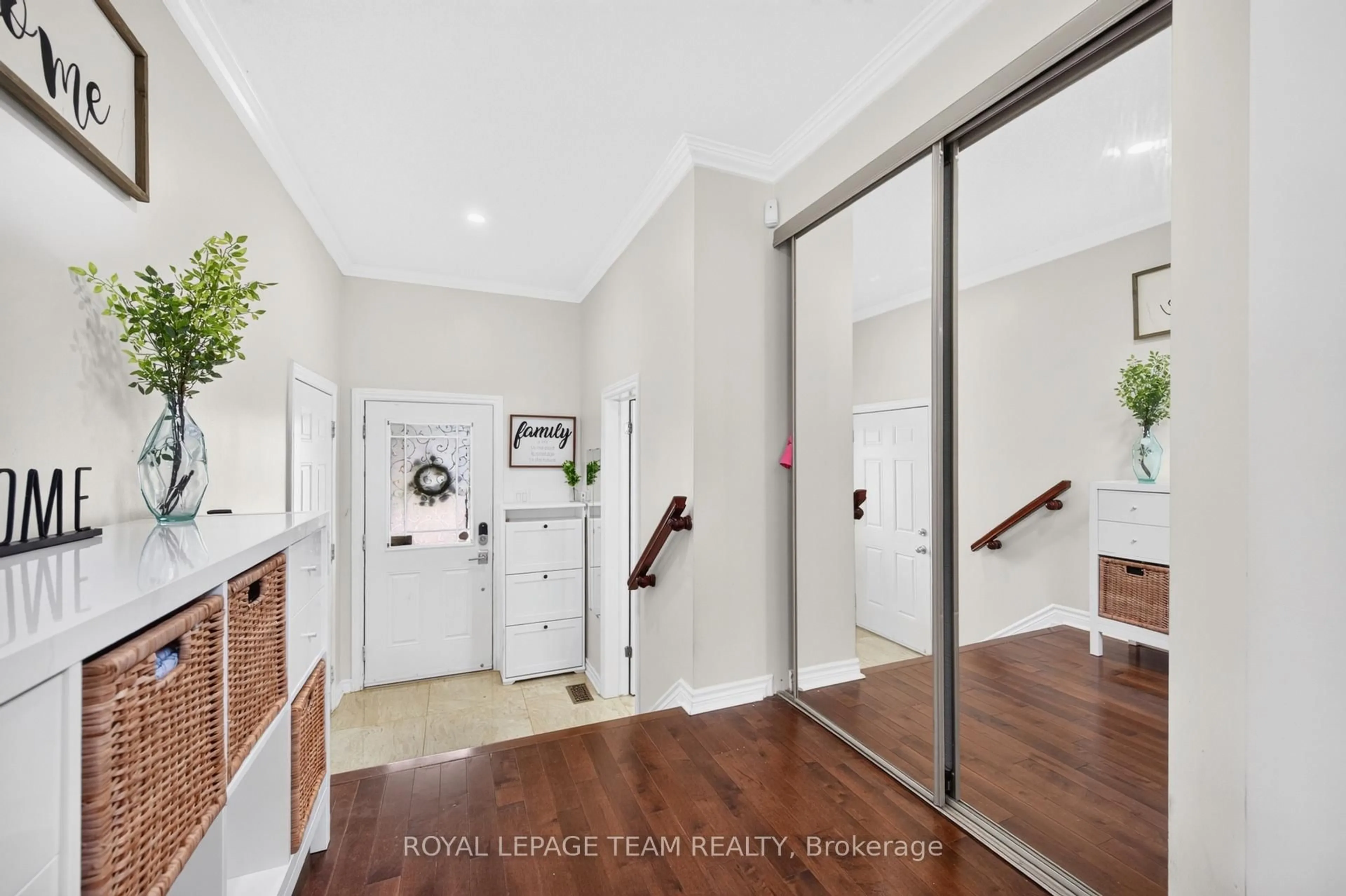 Indoor entryway for 599 Malkowski St, Ottawa Ontario K2K 0B4