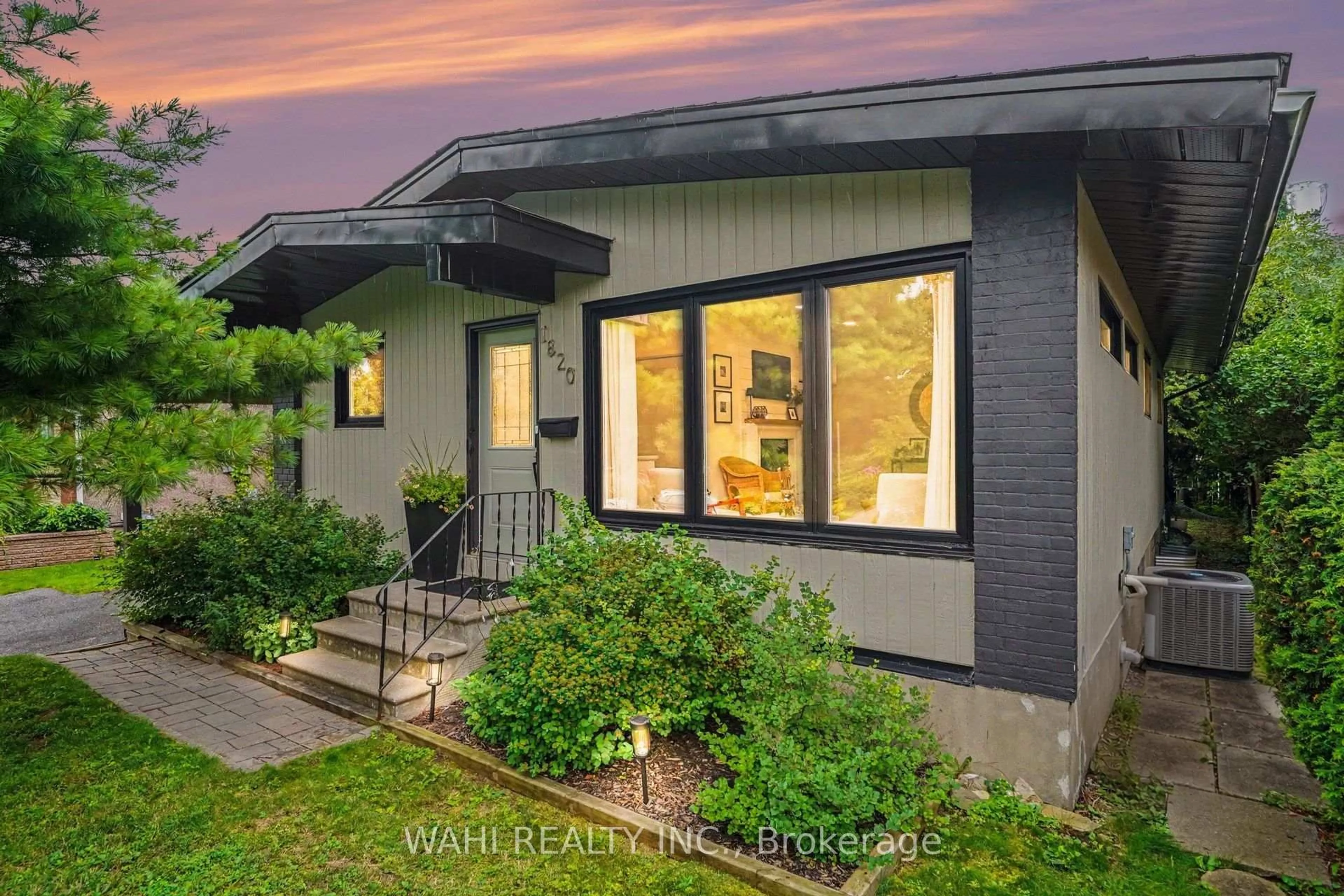 Home with vinyl exterior material, street for 1820 Lorraine Ave, Ottawa Ontario K1H 6Z8