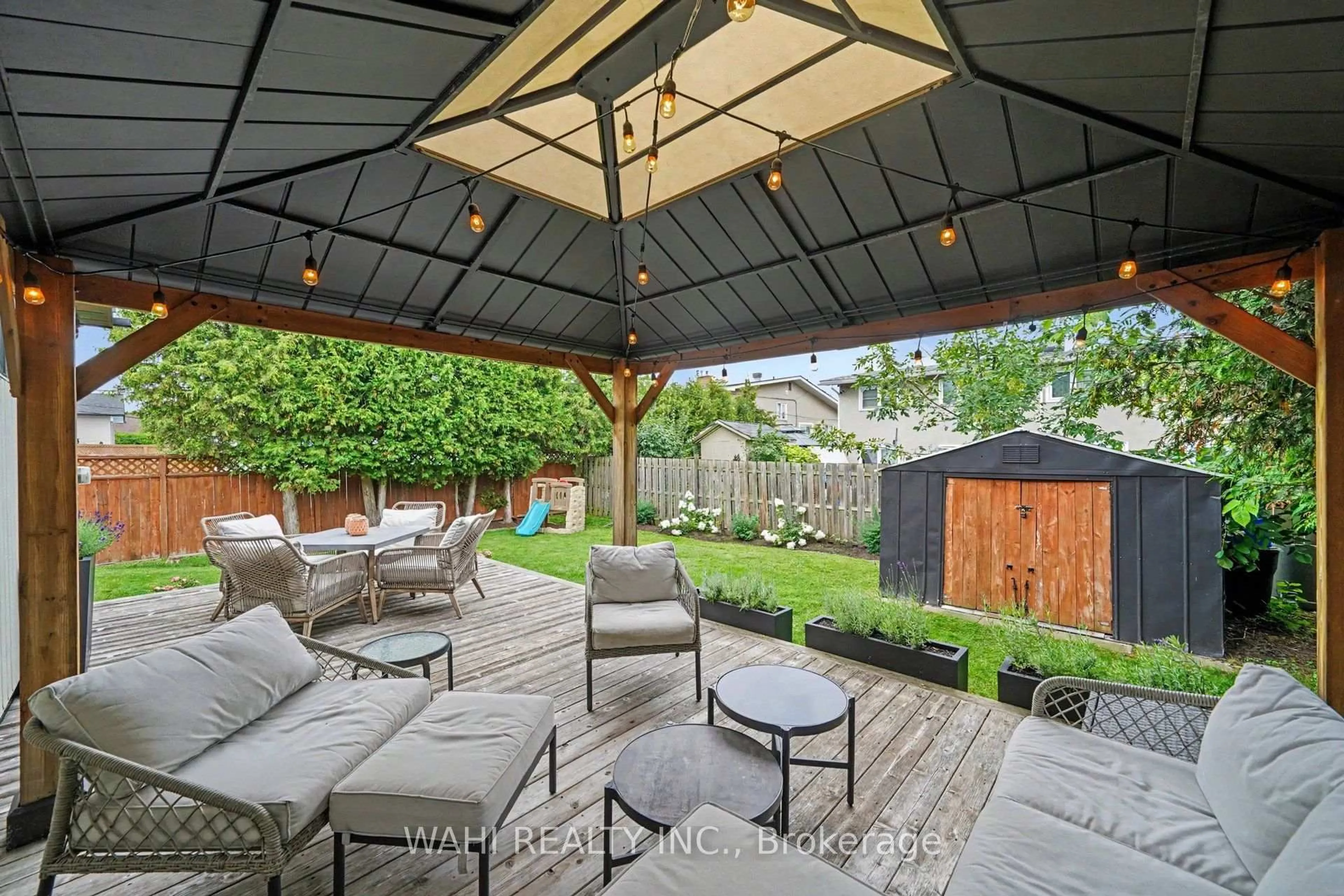 Patio, street for 1820 Lorraine Ave, Ottawa Ontario K1H 6Z8