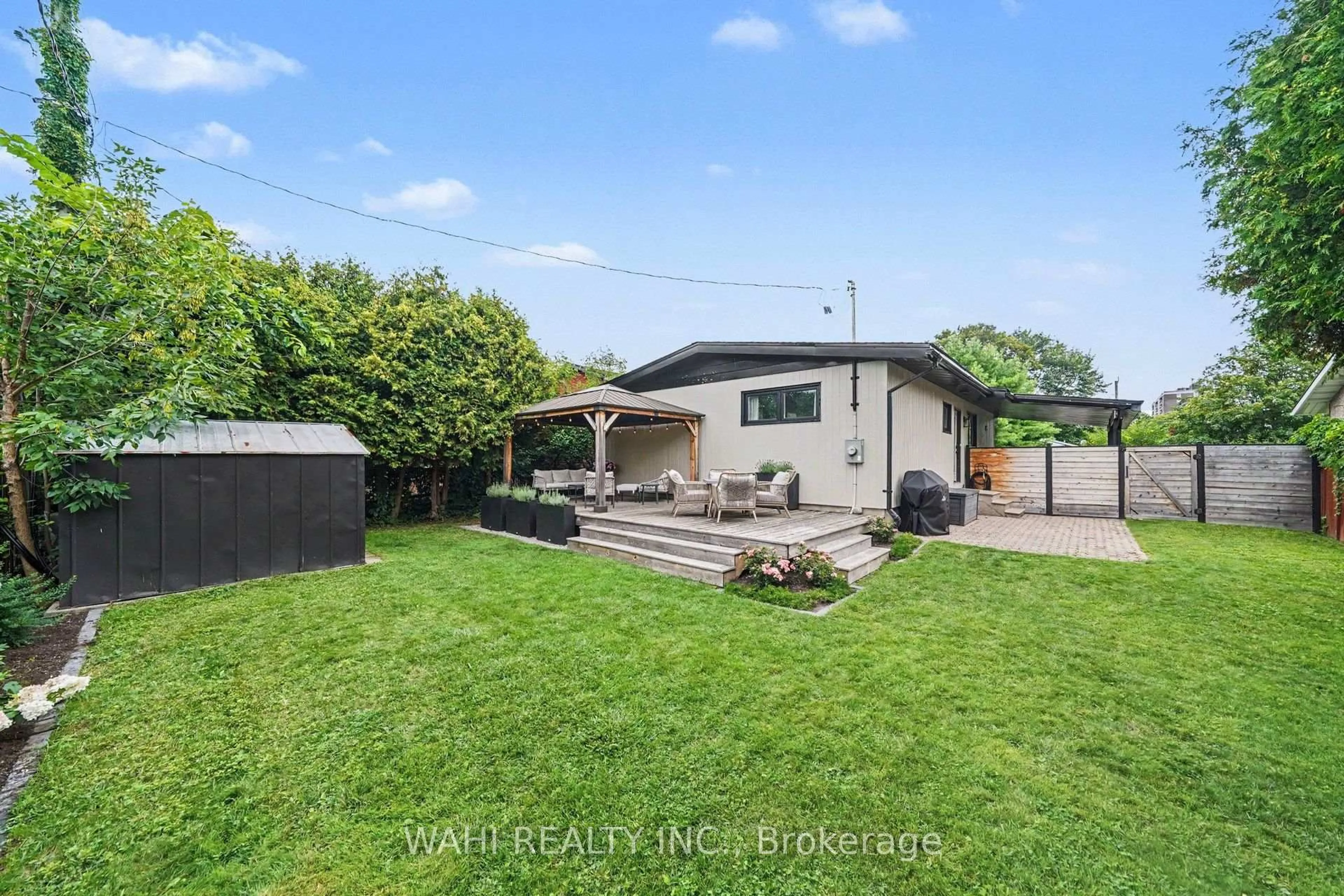 A pic from outside/outdoor area/front of a property/back of a property/a pic from drone, street for 1820 Lorraine Ave, Ottawa Ontario K1H 6Z8